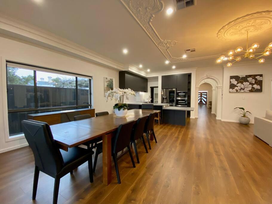 New Spacious Luxury 5 Bedroom Mansion in Unley