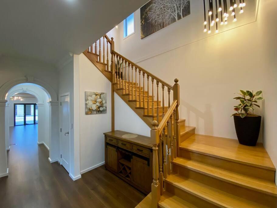 New Spacious Luxury 5 Bedroom Mansion in Unley