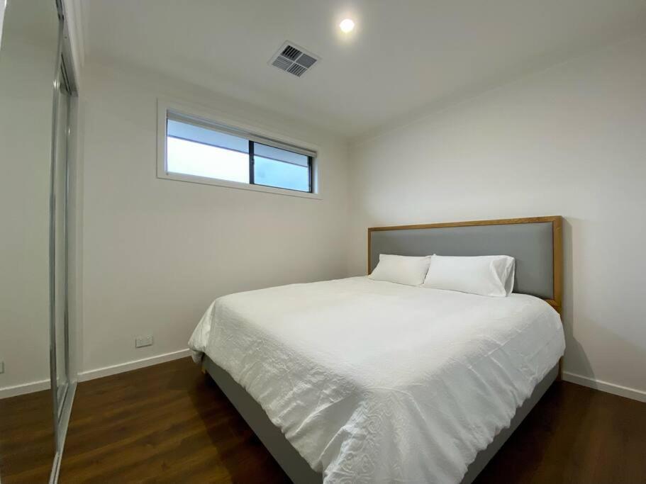 New Spacious Luxury 5 Bedroom Mansion in Unley