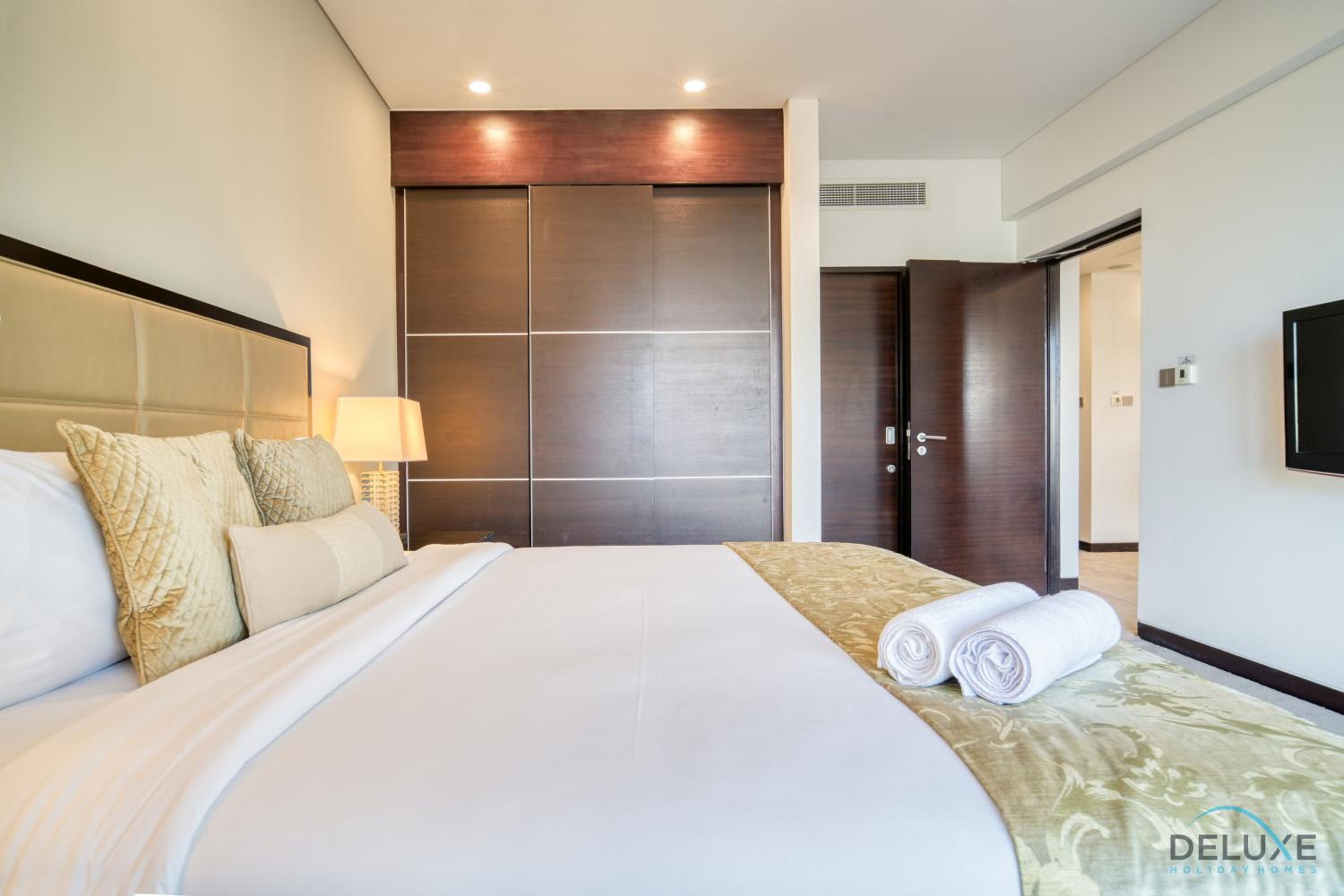 Pristine 1BR in The Address Residences Dubai Marina by Deluxe Holiday Homes