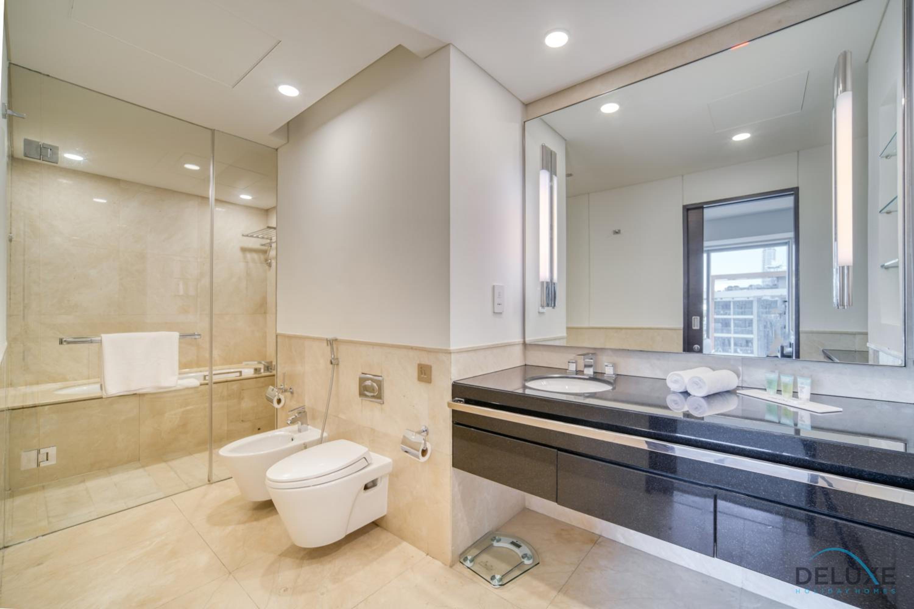 Pristine 1BR in The Address Residences Dubai Marina by Deluxe Holiday Homes