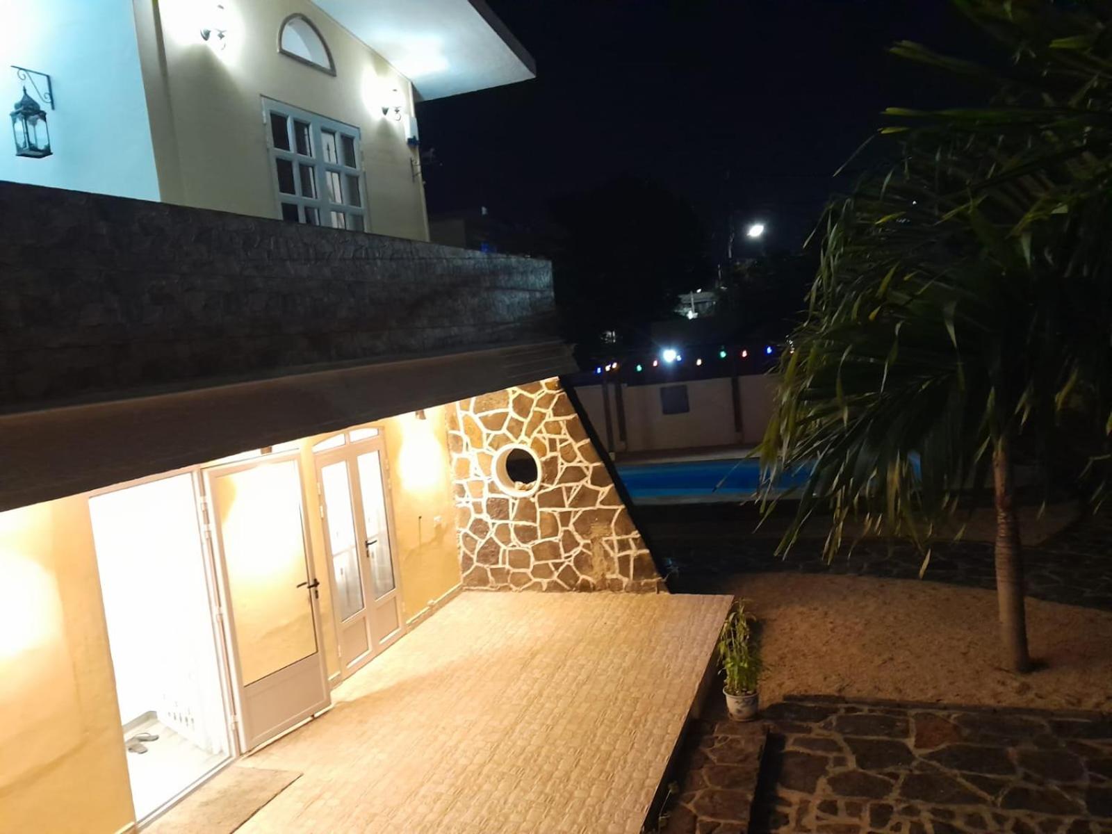 Villa santa avec piscine et jardin