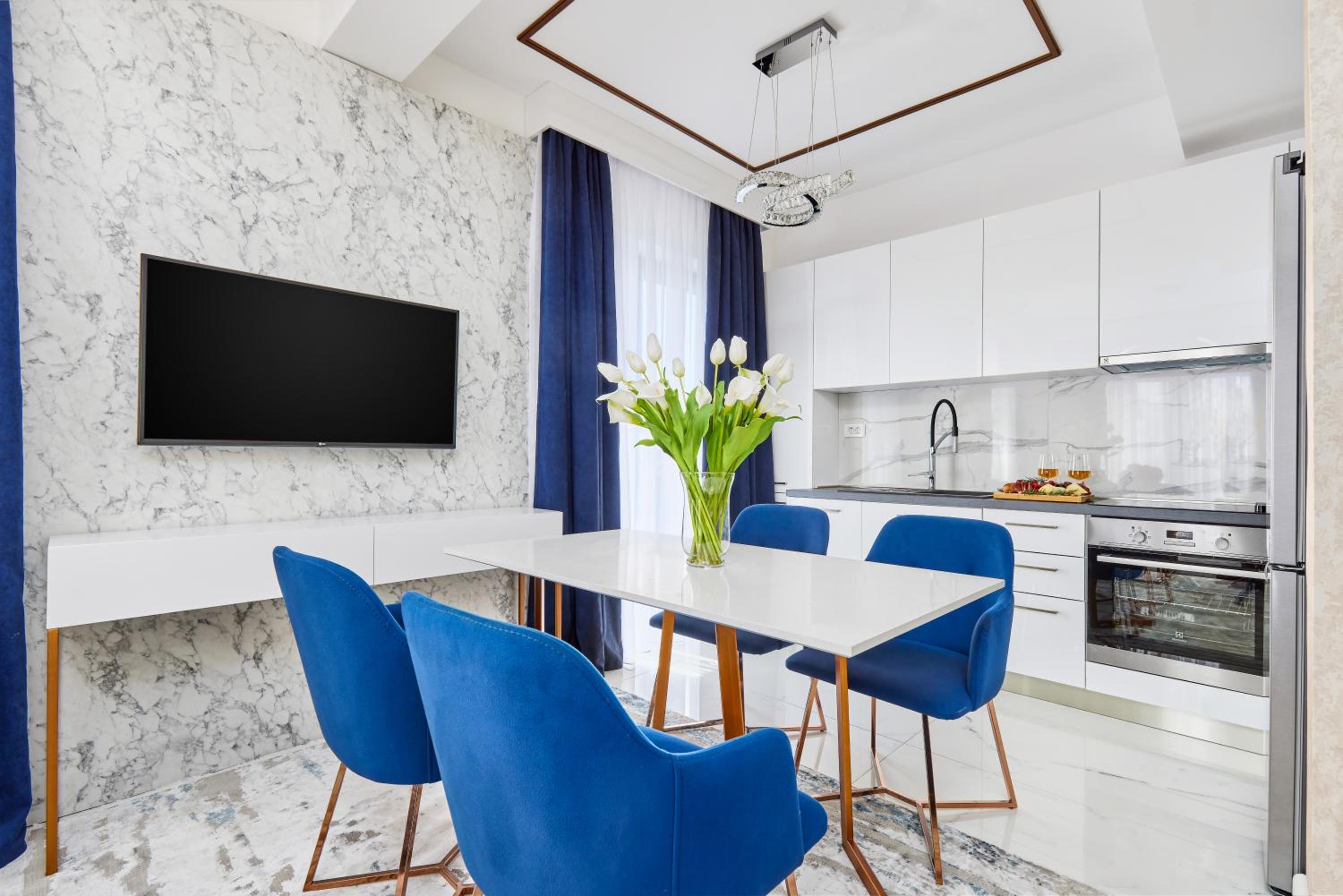 Moderna Luxury Apartments with HEATED pool view 5