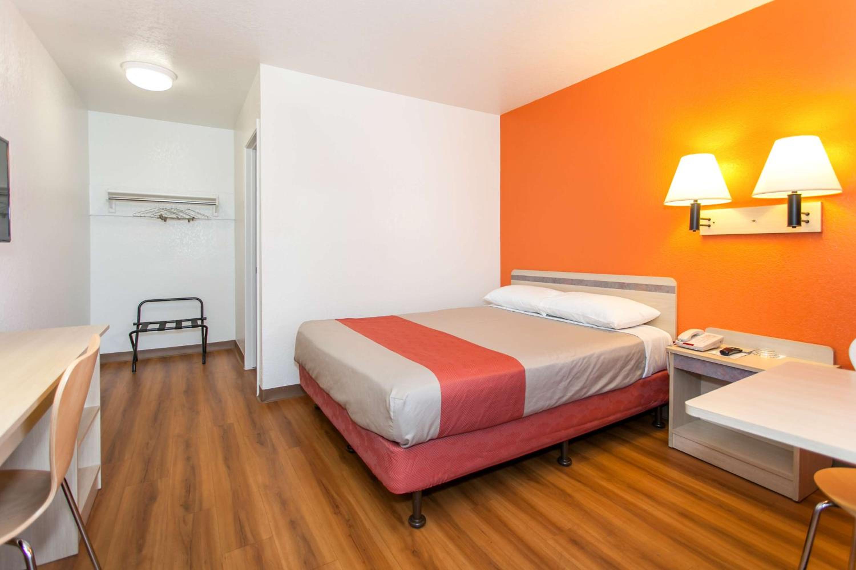 Rosemead Vacations - Motel 6-Rosemead, CA - Los Angeles - Property Image 42