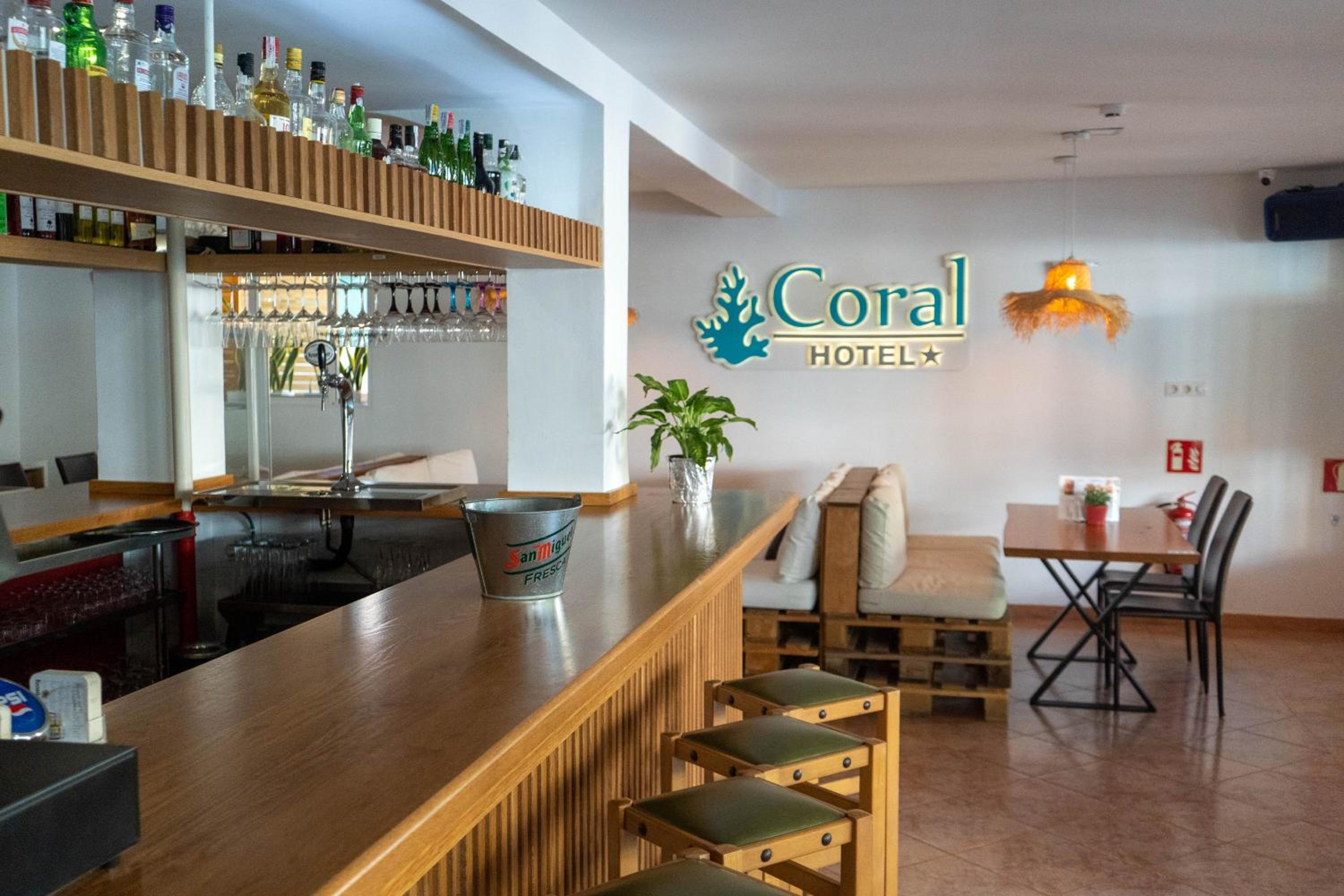 Hotel Coral beach house & food - Image 1