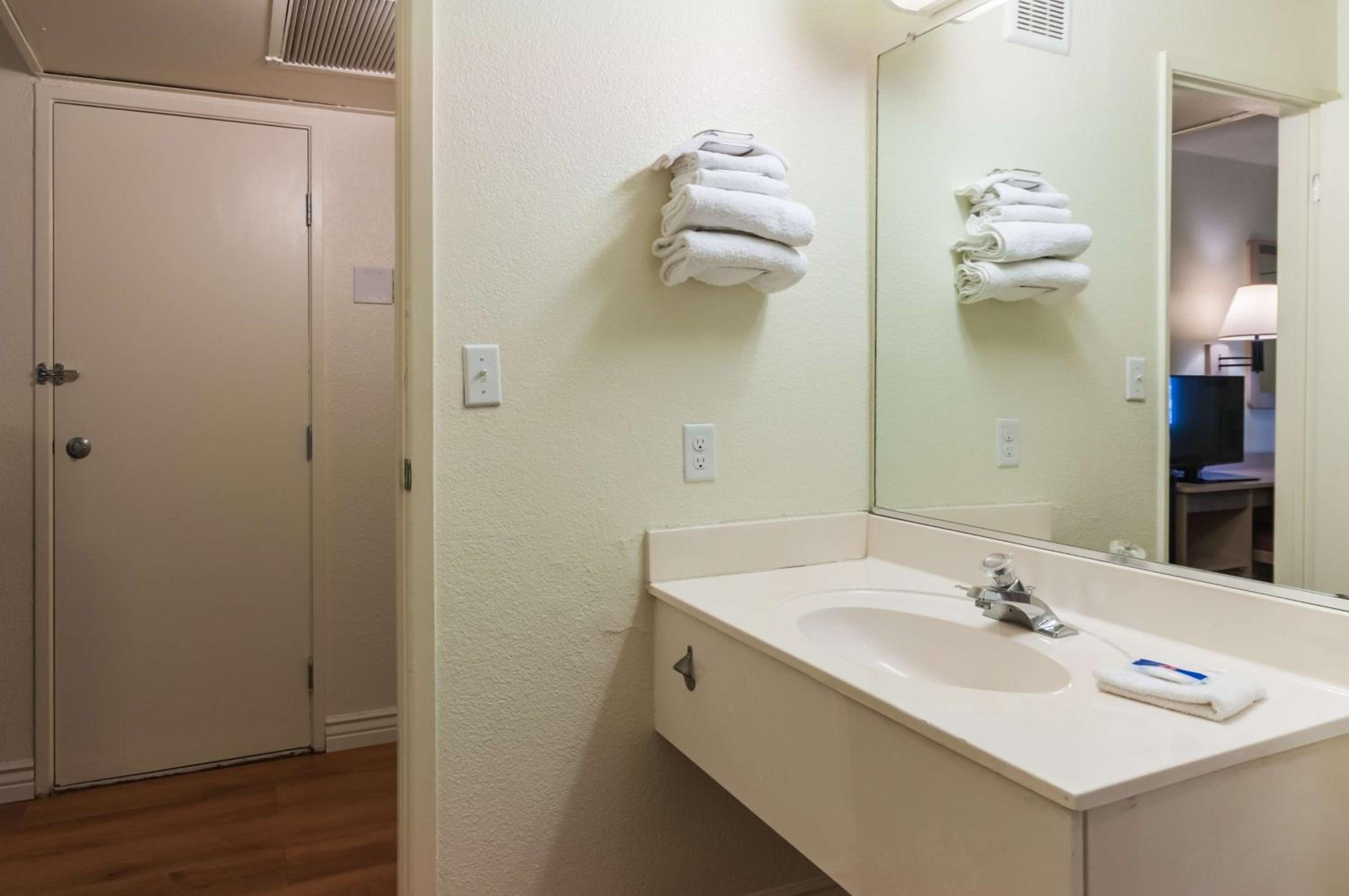 Green River Vacations - Motel 6-Green River, UT - Property Image 9