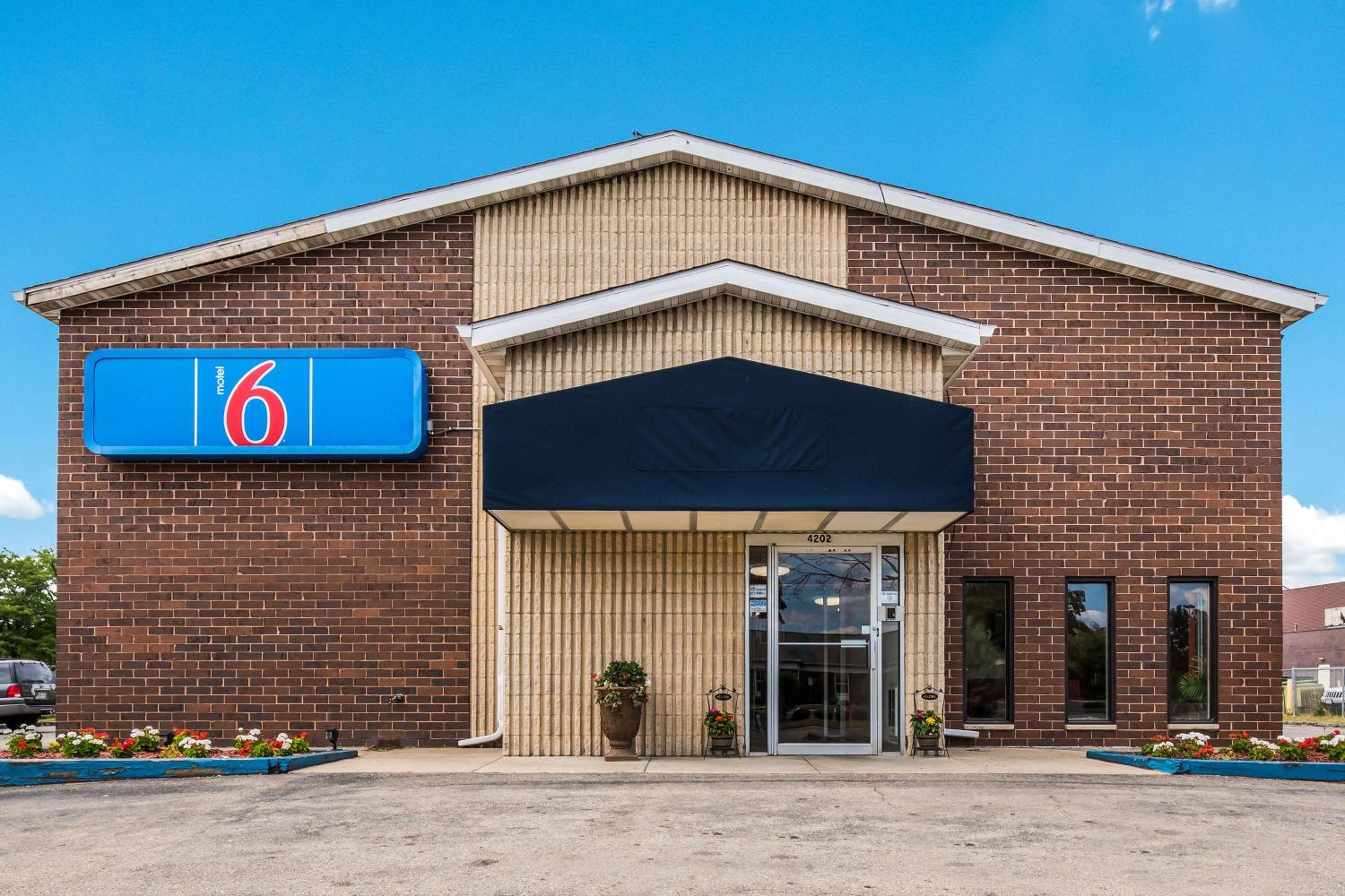 New York City Vacations - Motel 6-Madison, WI - East - Property Image 17