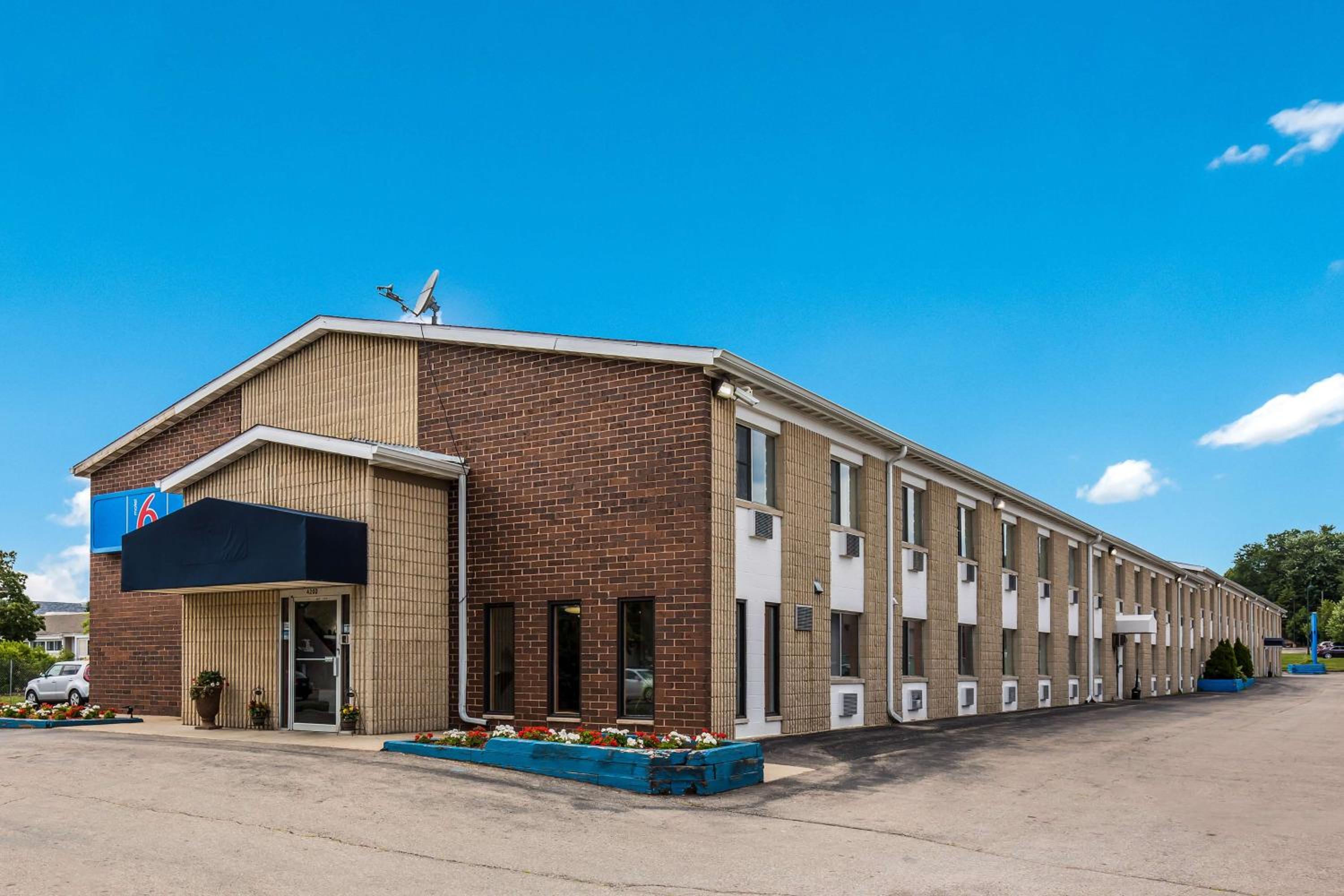 New York City Vacations - Motel 6-Madison, WI - East - Property Image 16