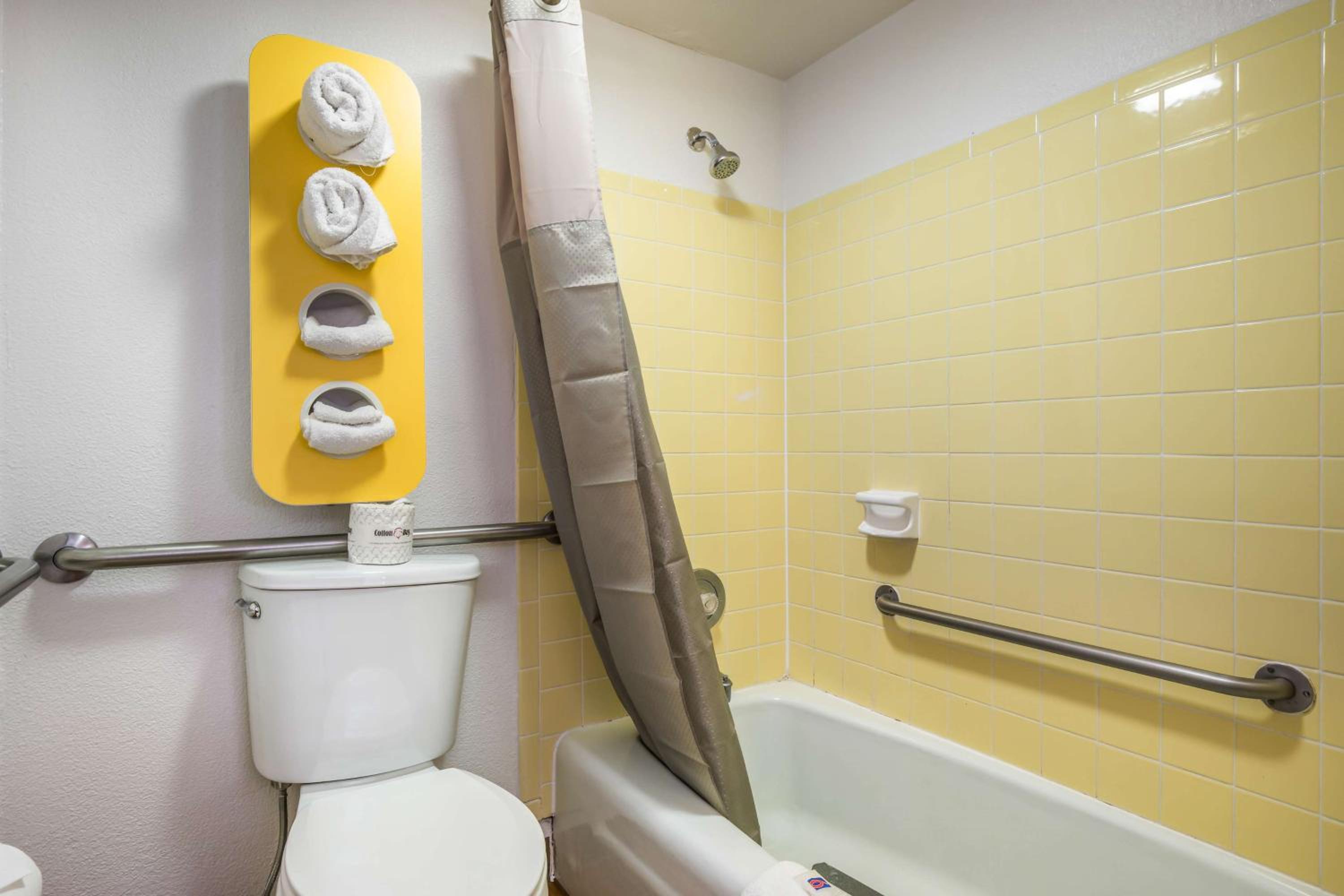 New York City Vacations - Motel 6-Madison, WI - East - Property Image 28