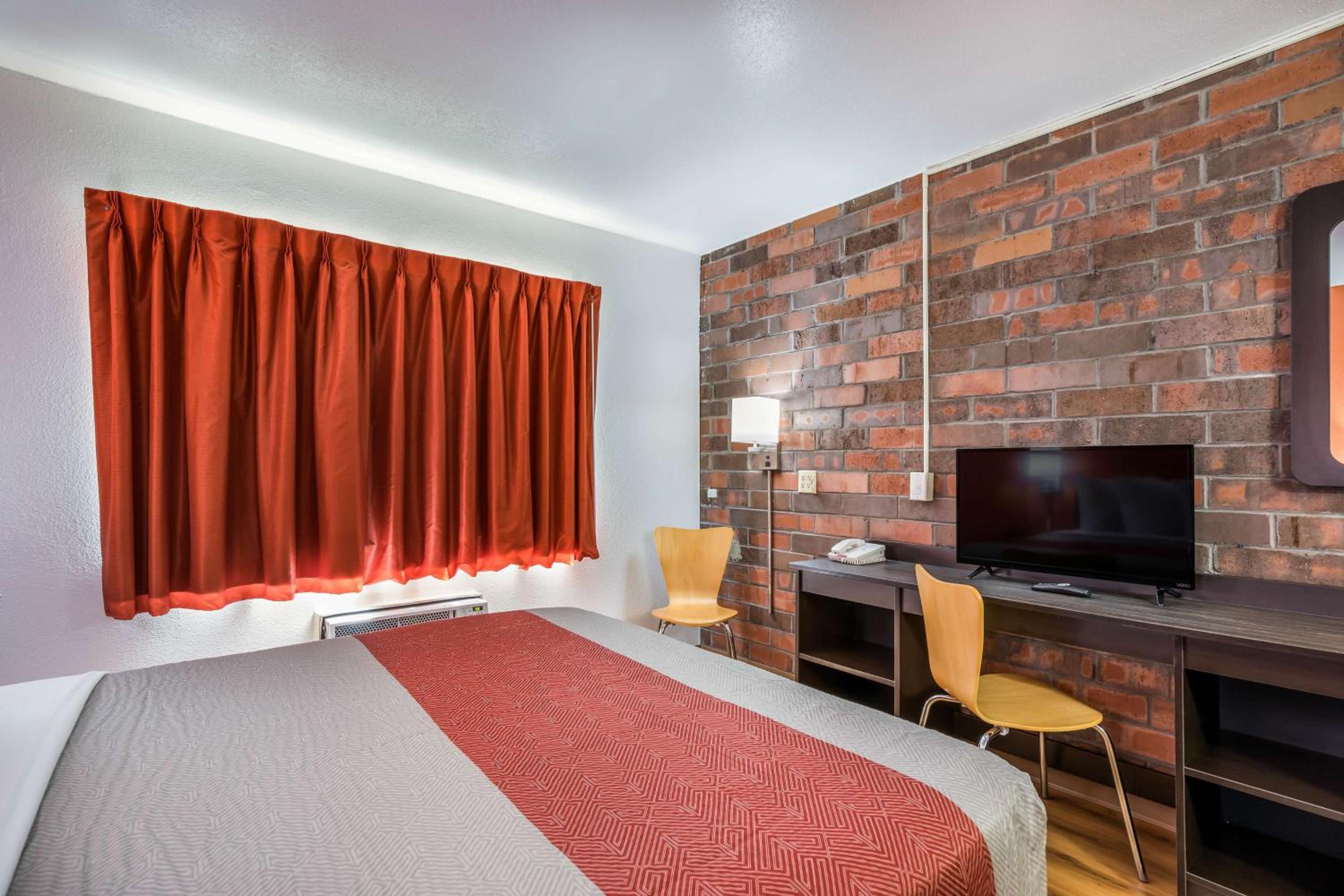 New York City Vacations - Motel 6-Madison, WI - East - Property Image 1