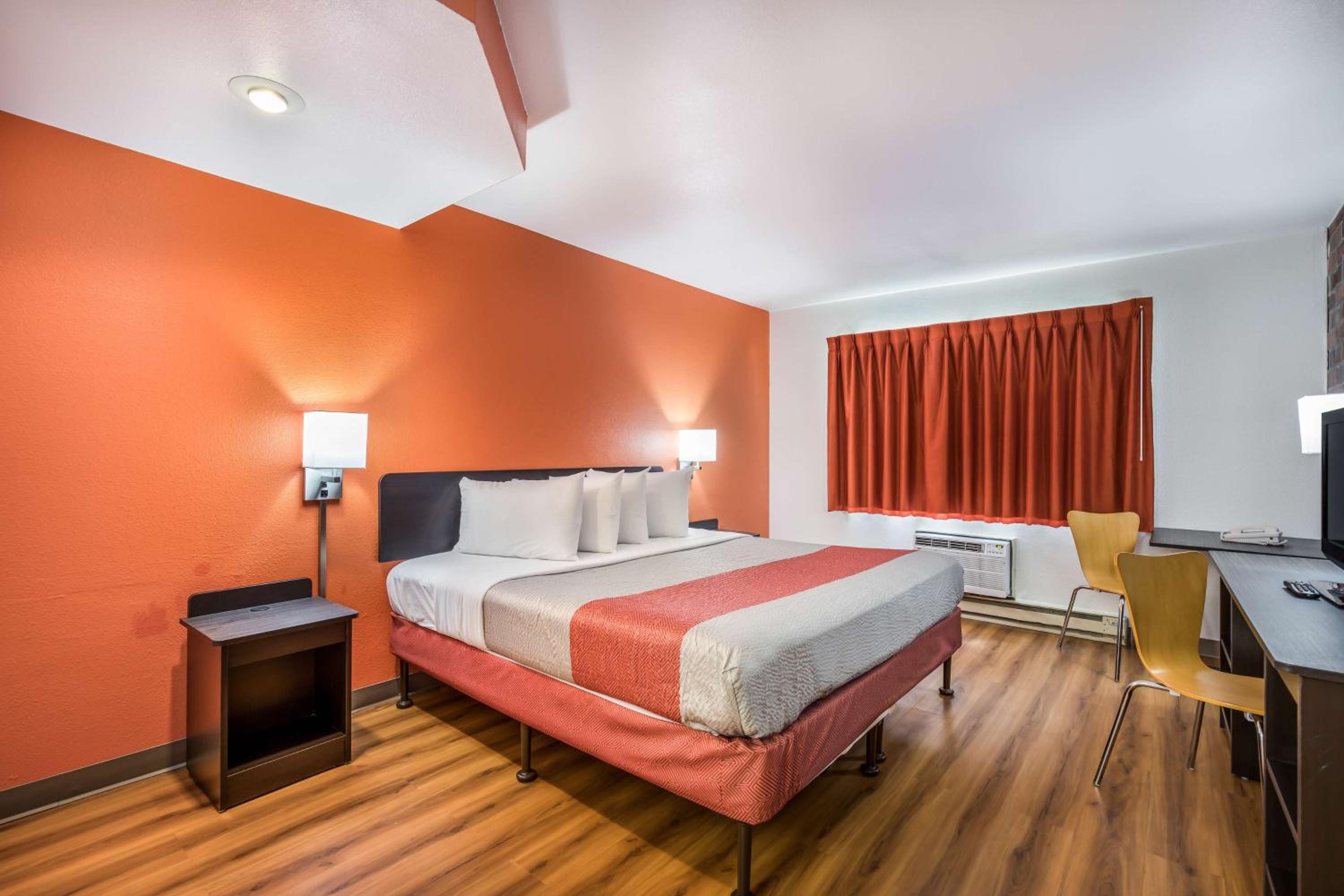 New York City Vacations - Motel 6-Madison, WI - East - Property Image 12
