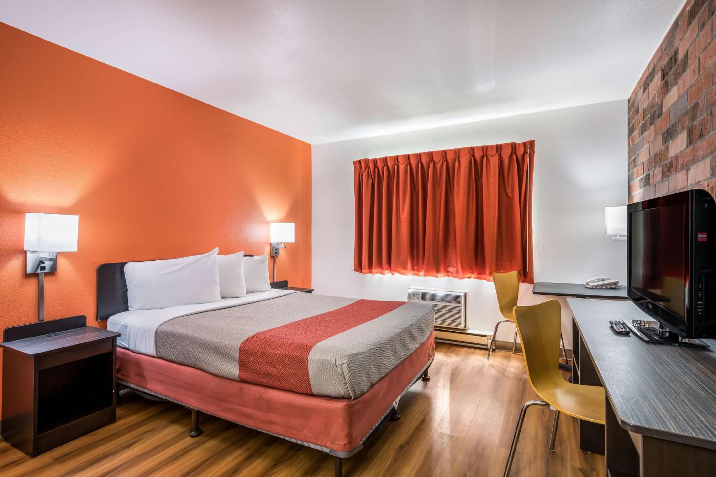 New York City Vacations - Motel 6-Madison, WI - East - Property Image 9
