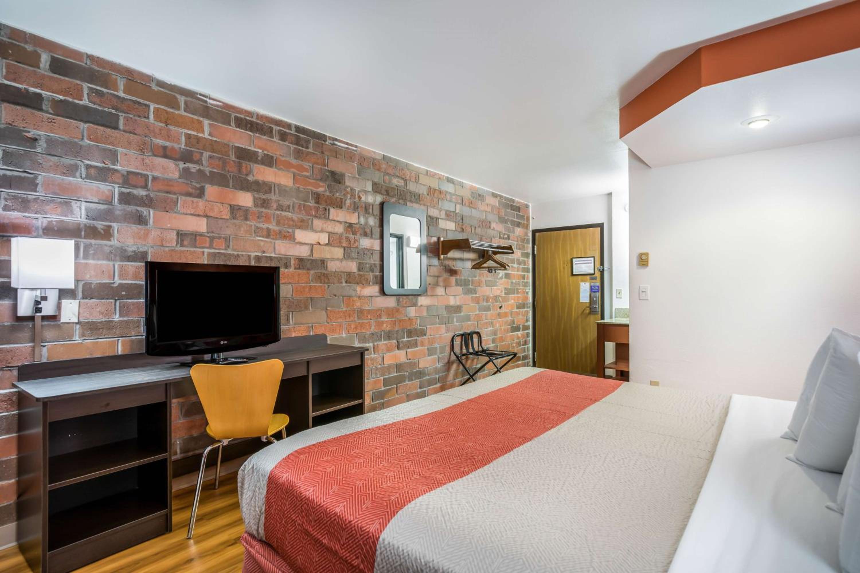 New York City Vacations - Motel 6-Madison, WI - East - Property Image 10