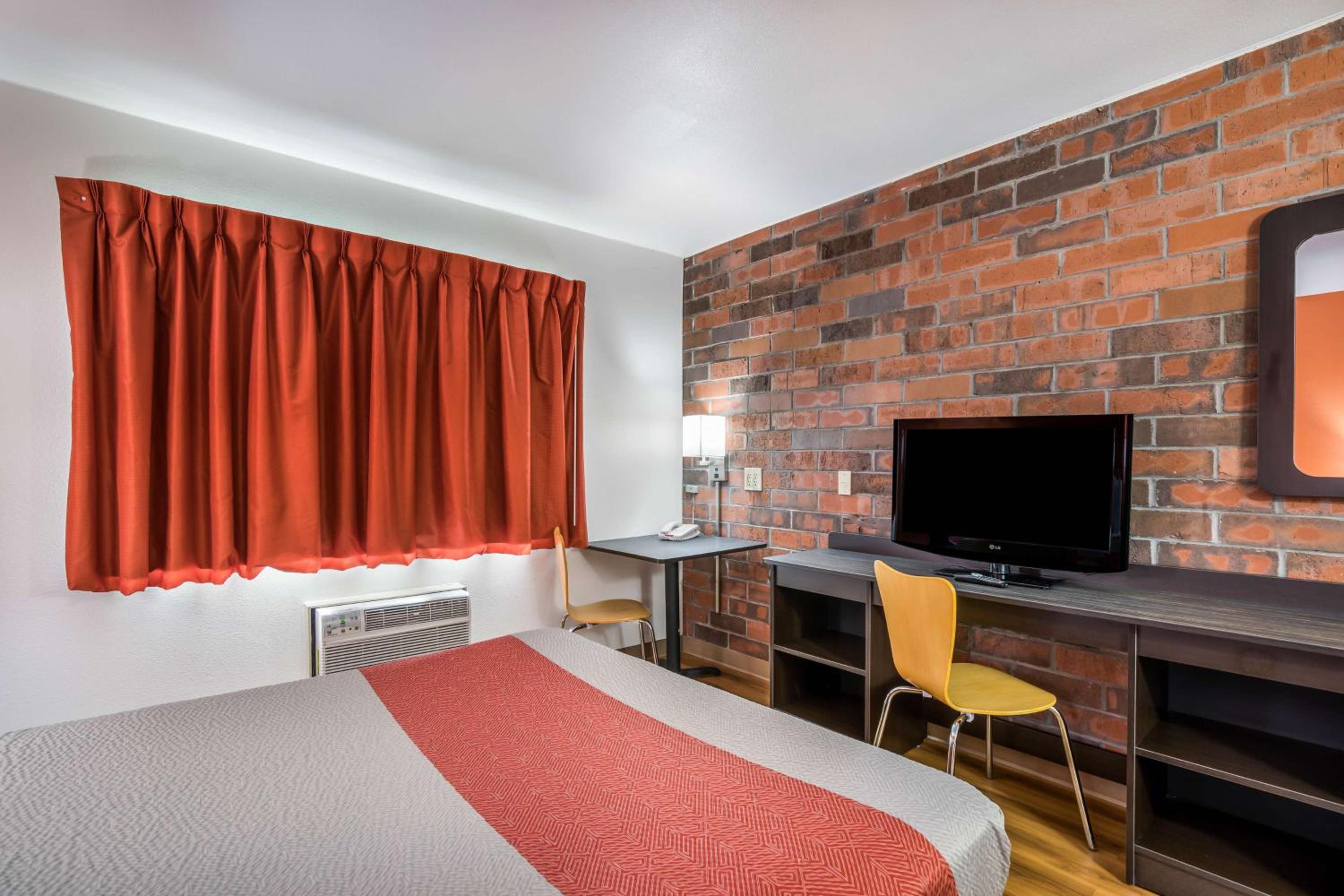 New York City Vacations - Motel 6-Madison, WI - East - Property Image 8