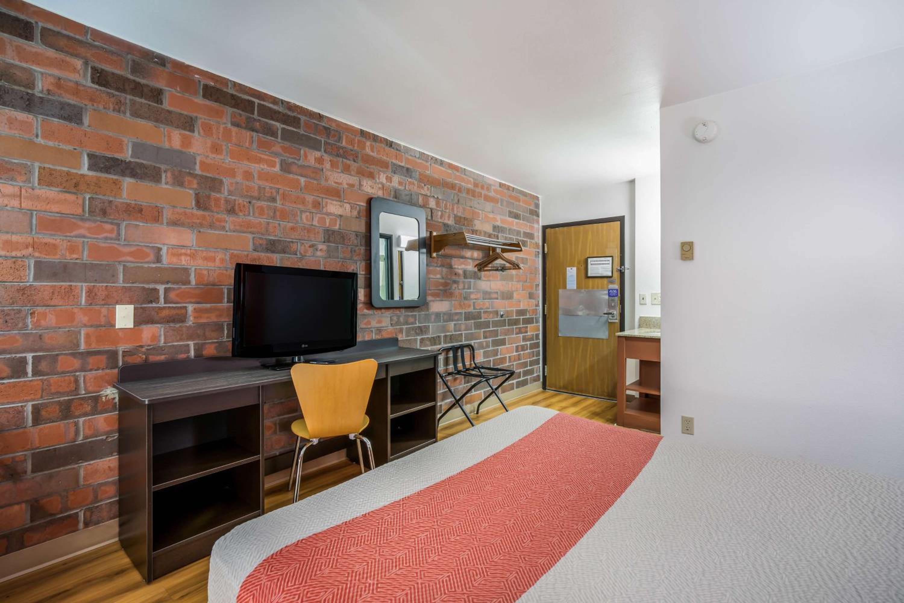 New York City Vacations - Motel 6-Madison, WI - East - Property Image 7