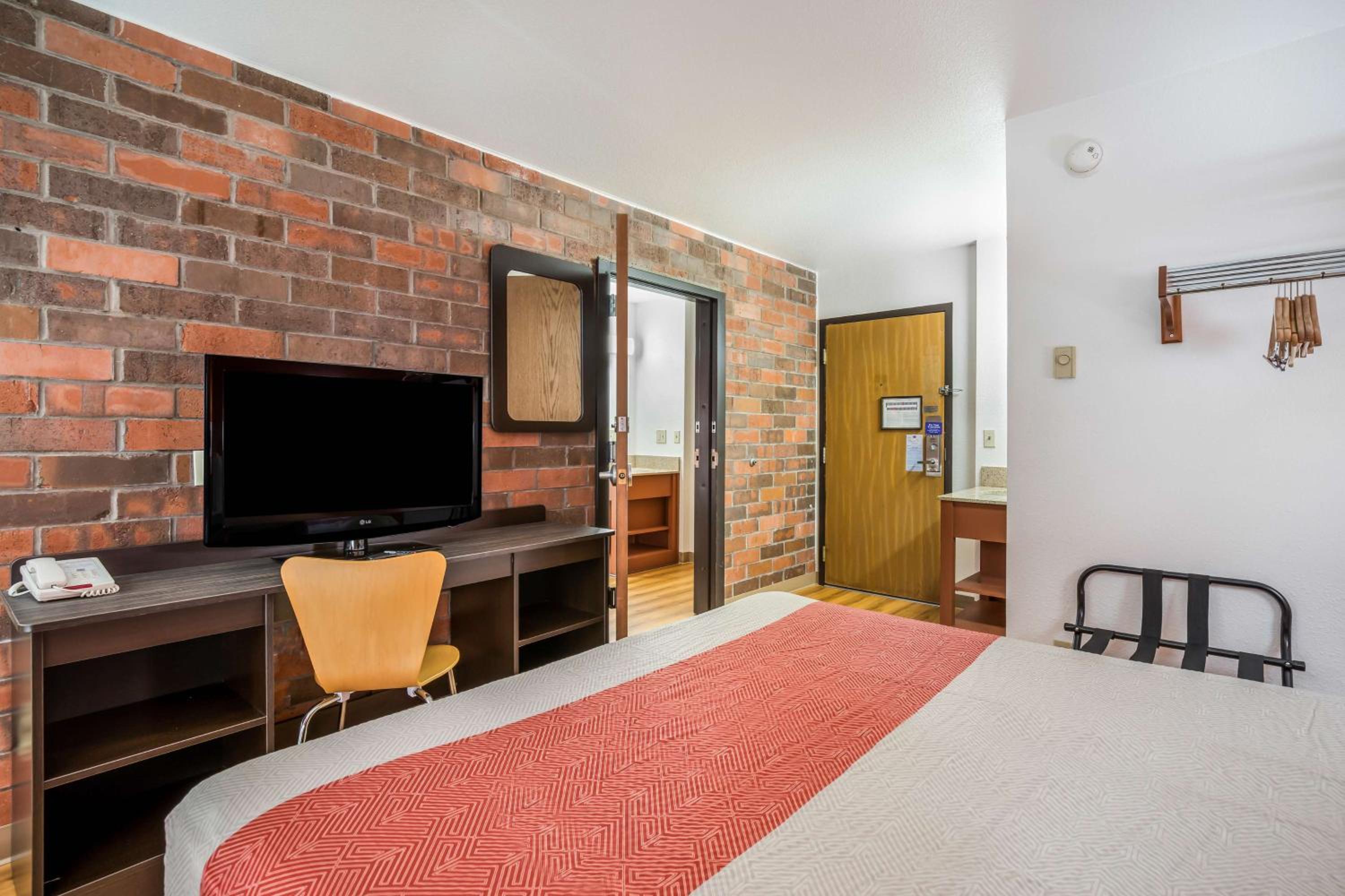 New York City Vacations - Motel 6-Madison, WI - East - Property Image 2
