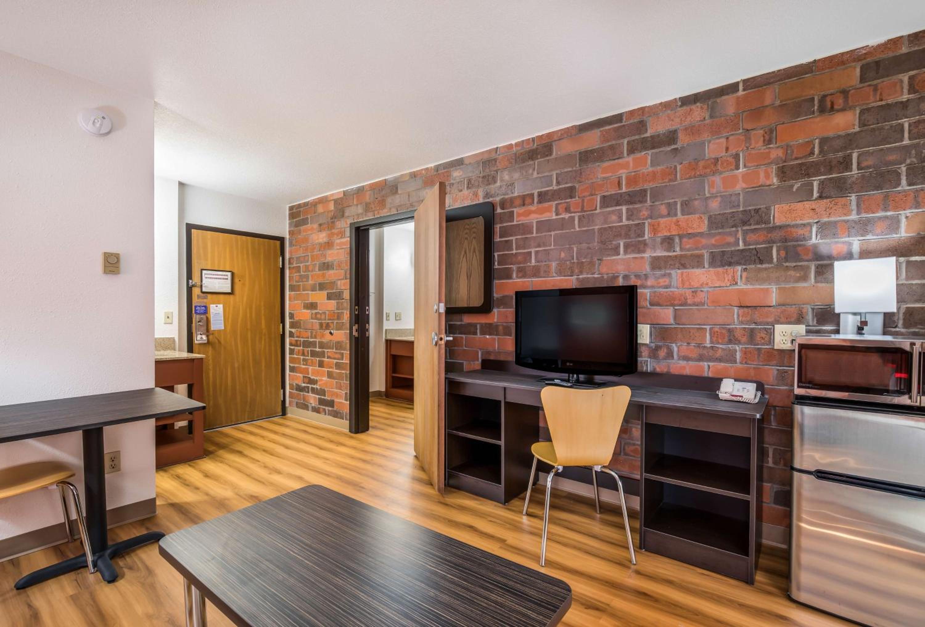 New York City Vacations - Motel 6-Madison, WI - East - Property Image 19
