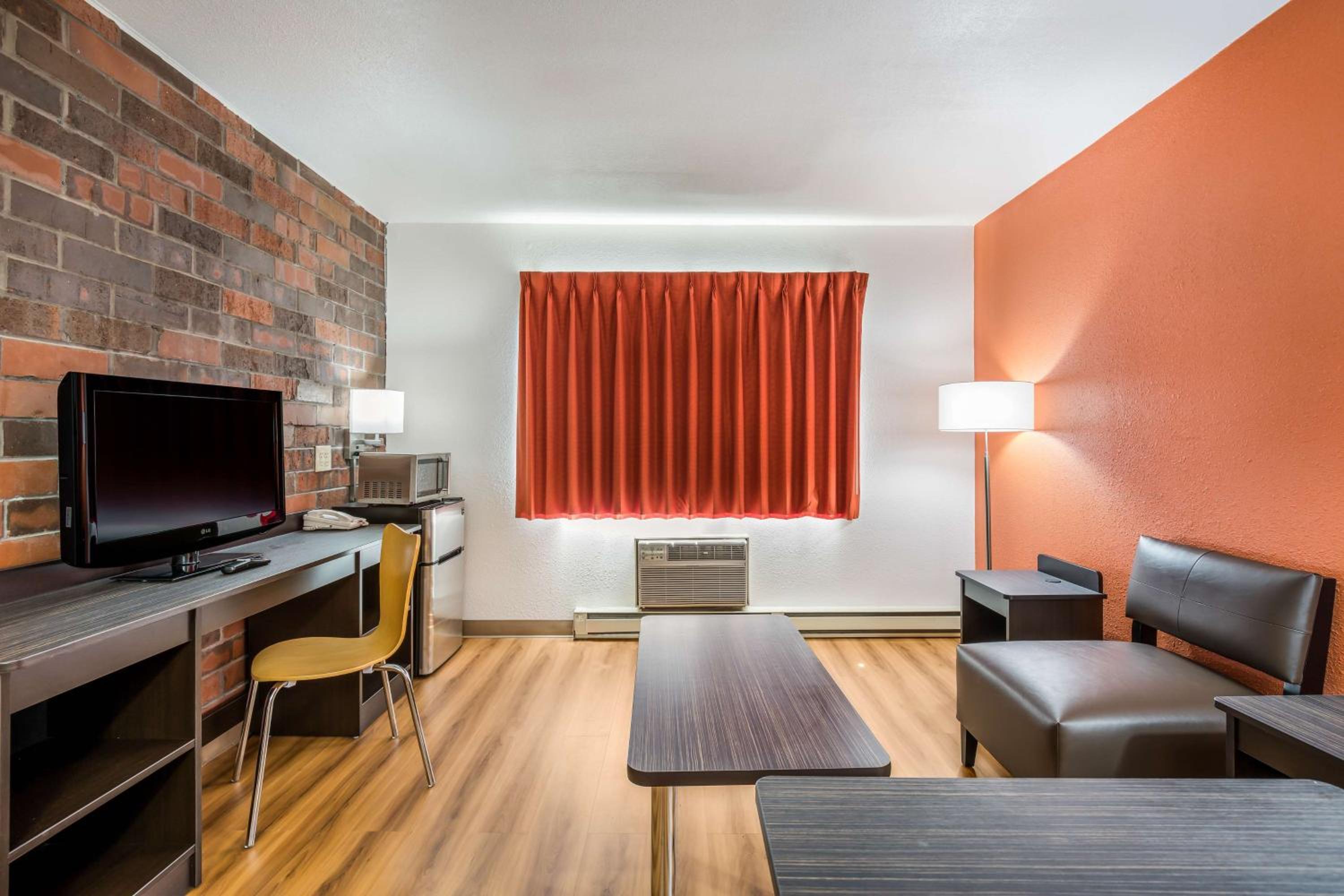 New York City Vacations - Motel 6-Madison, WI - East - Property Image 20