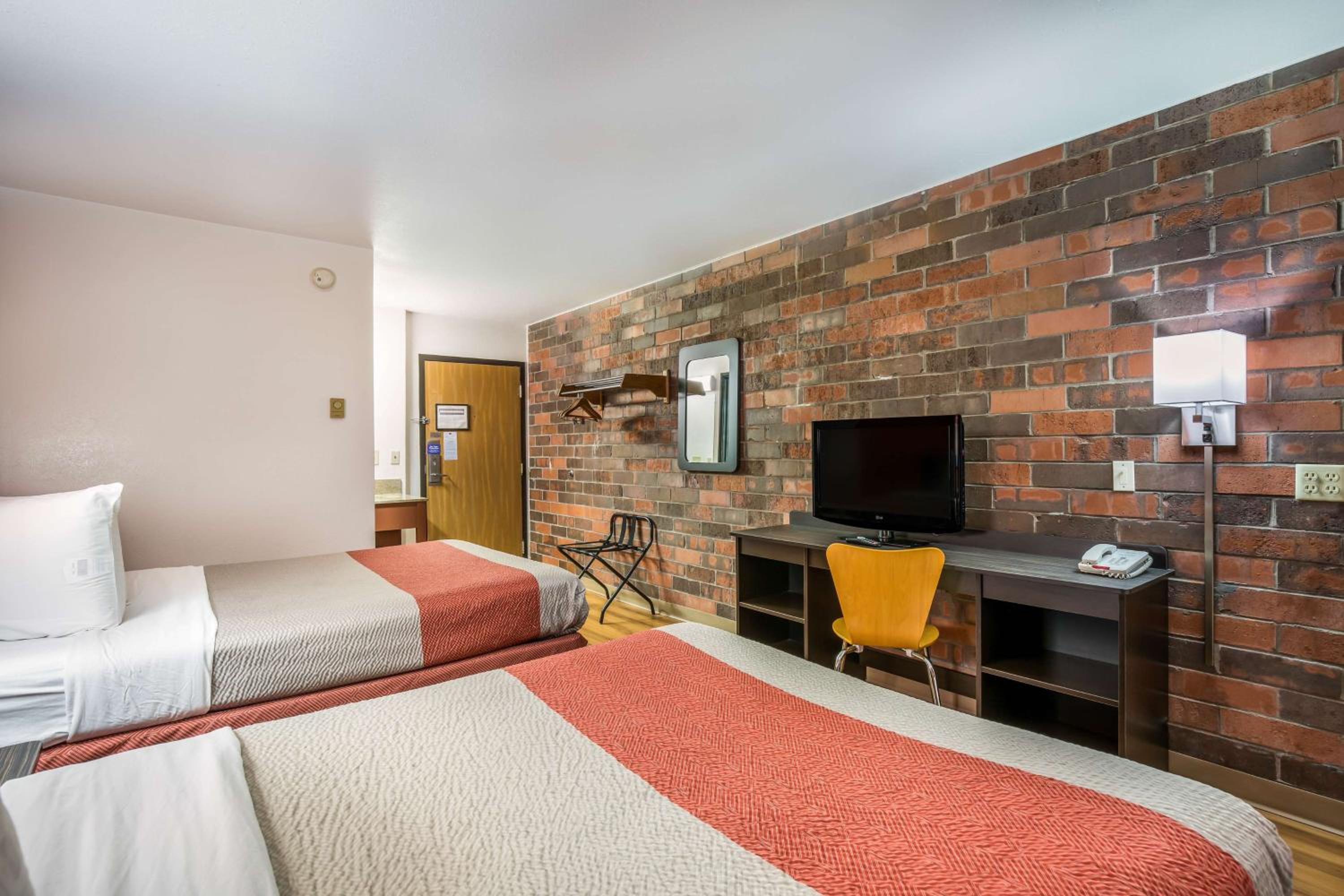 New York City Vacations - Motel 6-Madison, WI - East - Property Image 4
