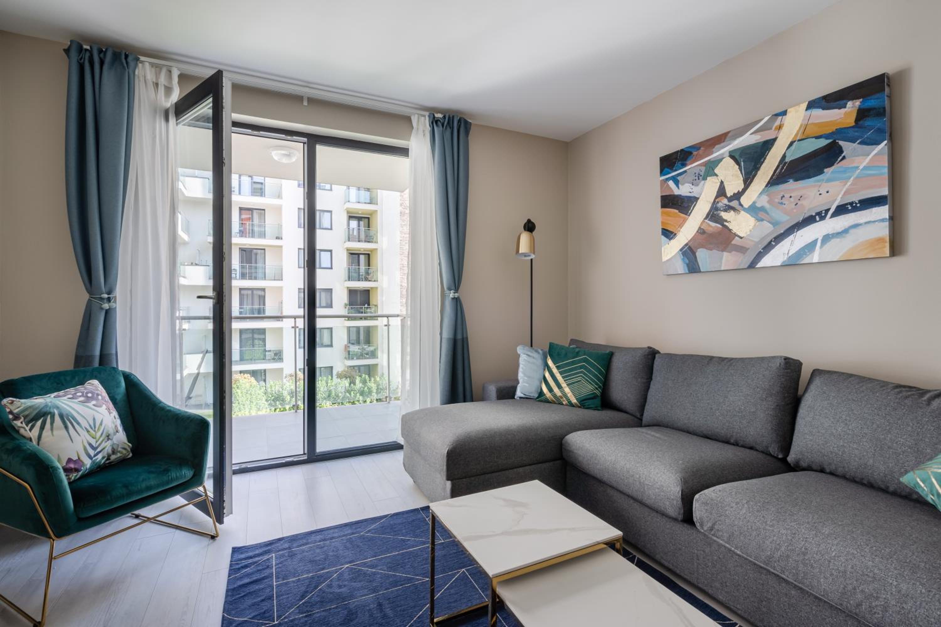 Navy Angel Apartment with balcony view 4