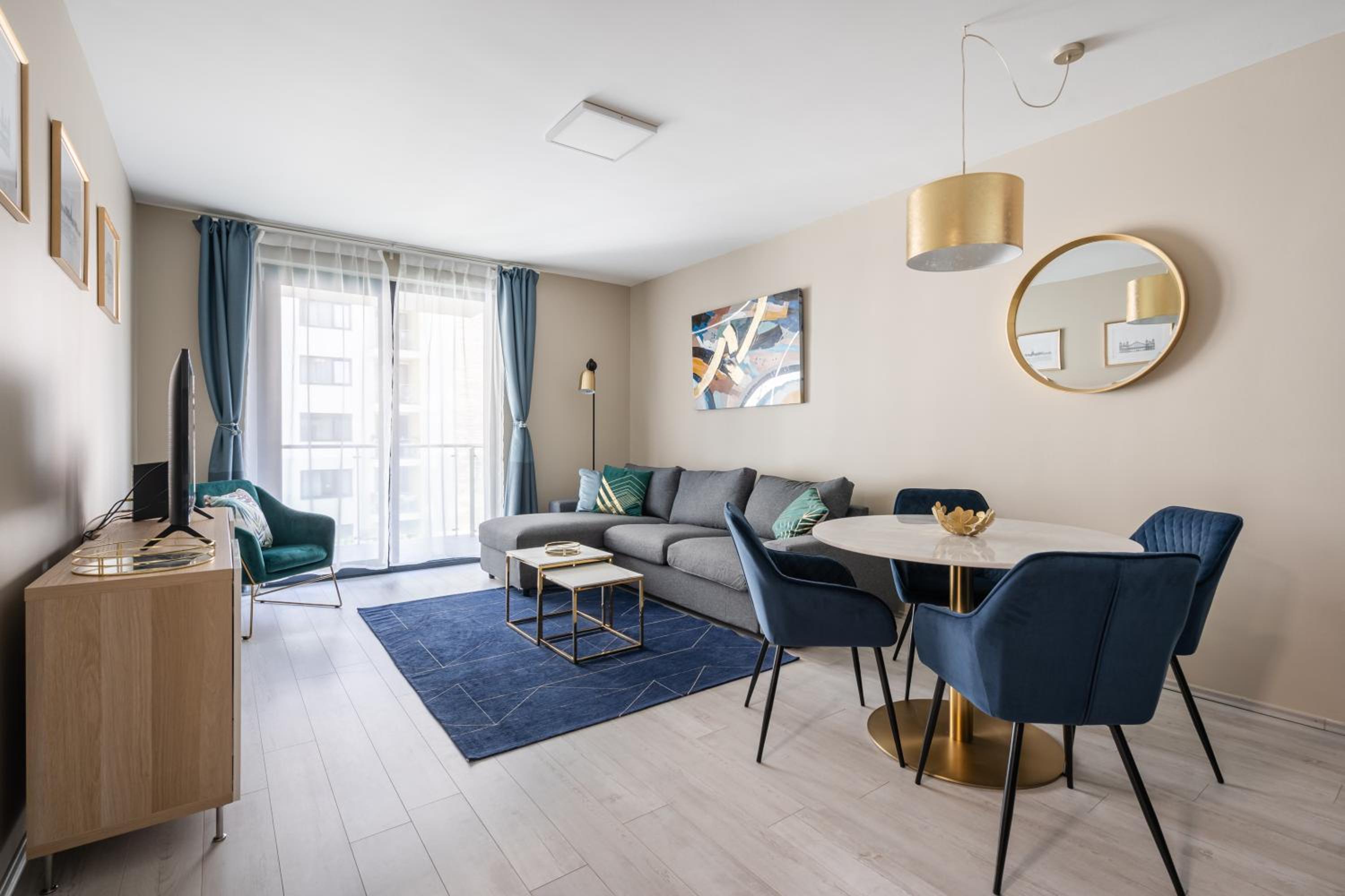 Navy Angel Apartment with balcony view 3