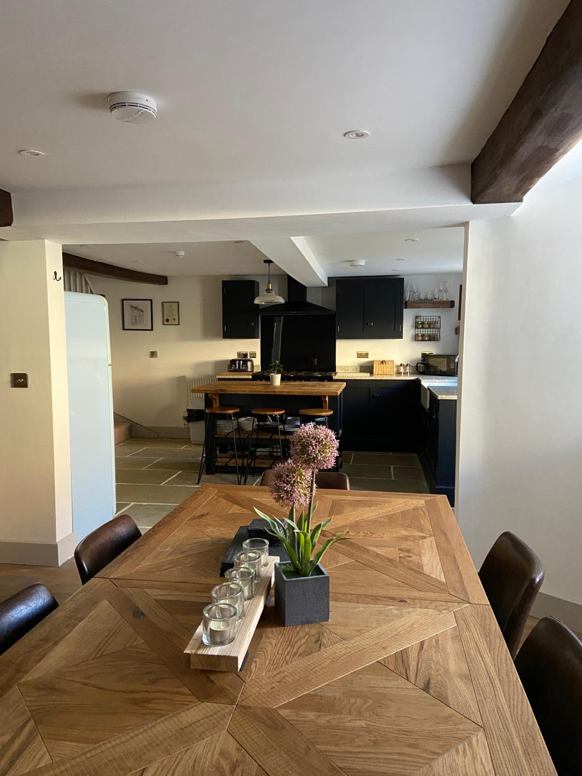 Grade II Listed 3 Bedroom Cottage With Free Parking view 5