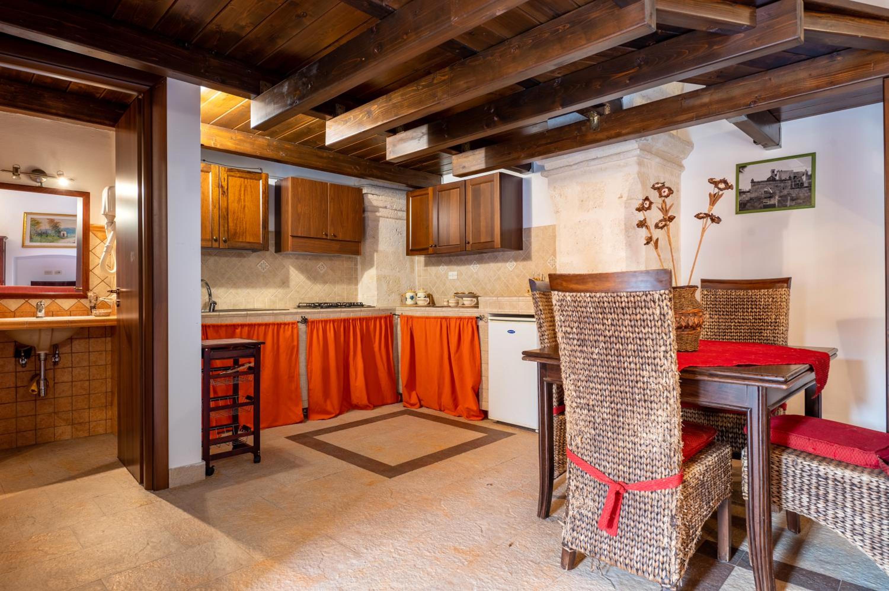 La Corte Dei Templari Sidney en Maruggio — kitchen
