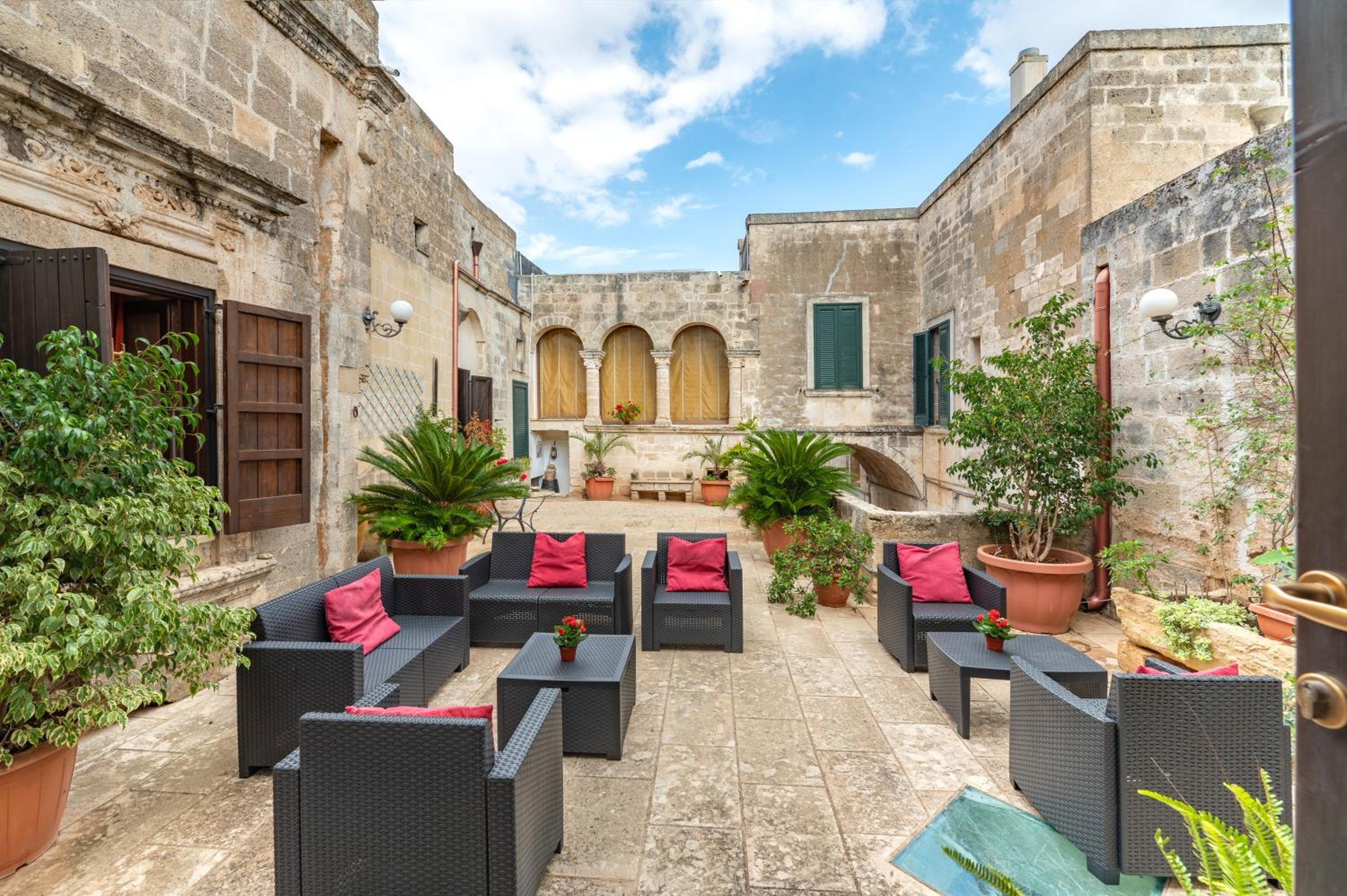 La Corte Dei Templari Sidney en Maruggio — balance & terrace