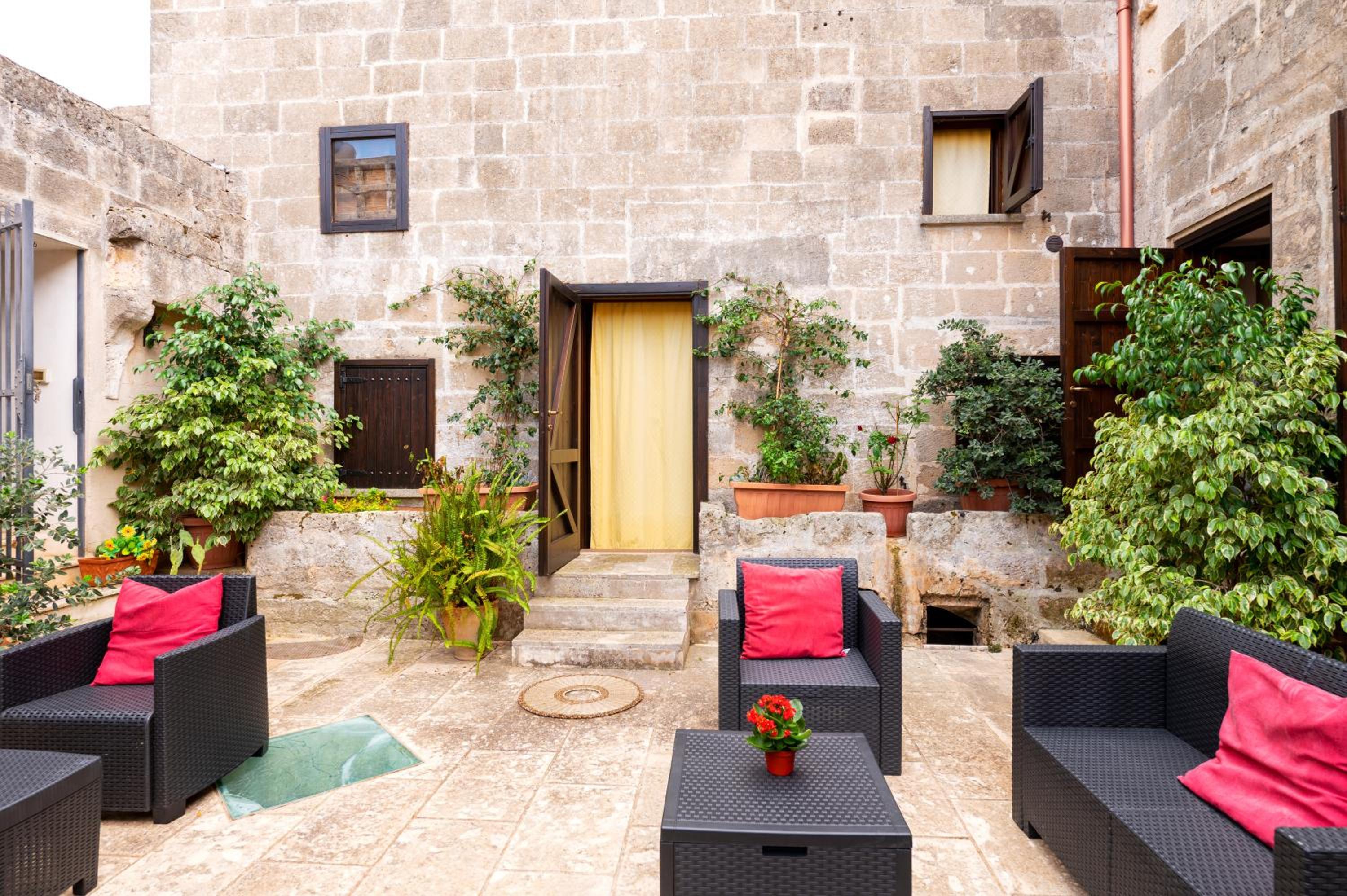 La Corte Dei Templari Sidney en Maruggio — balance & terrace