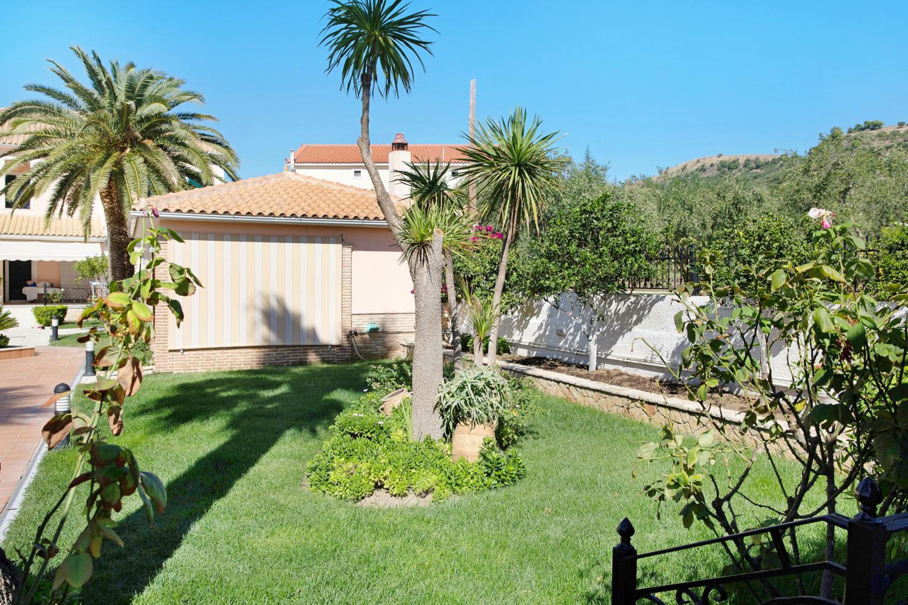 Olympia Holiday Home
