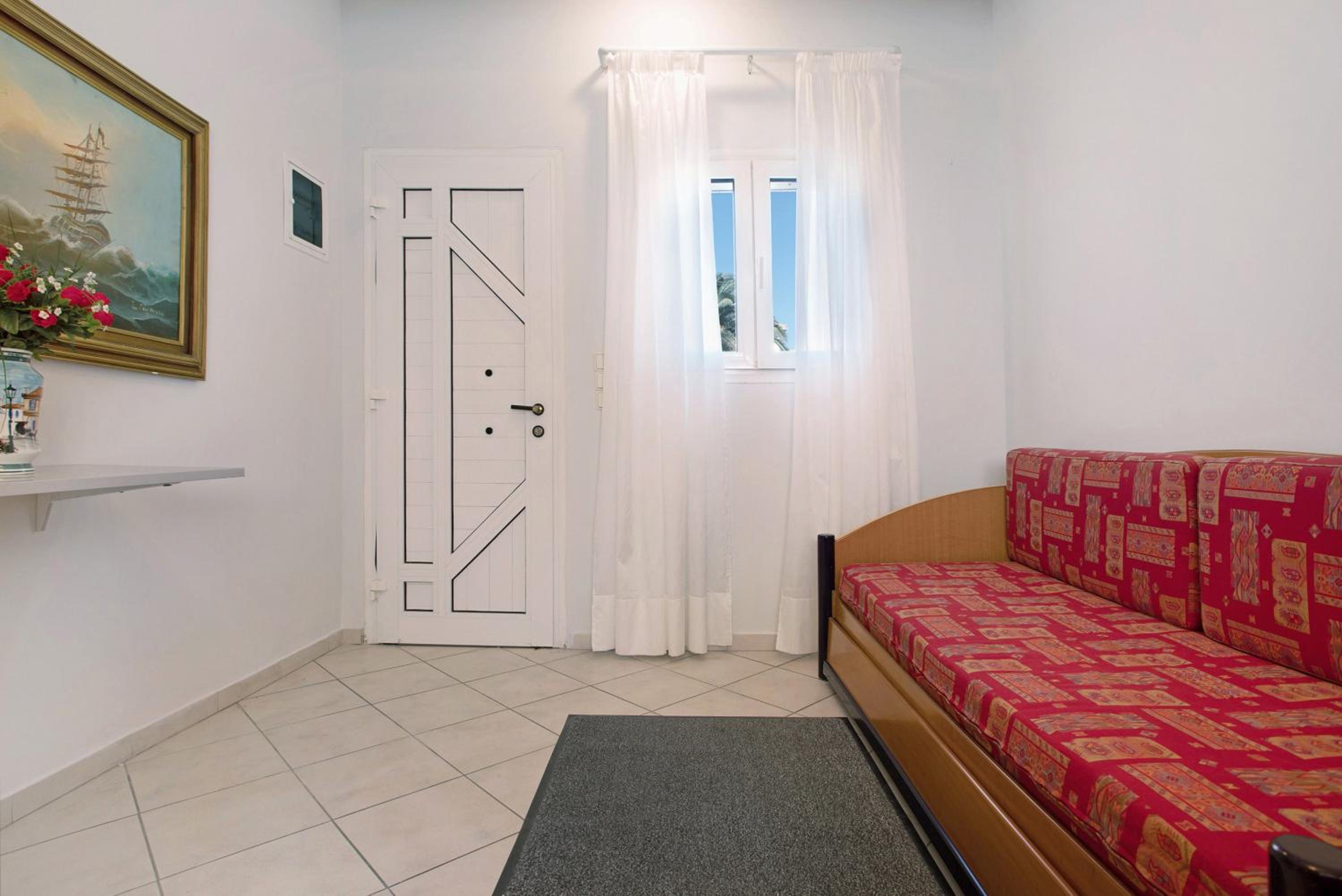 Olympia Holiday Home photo 4