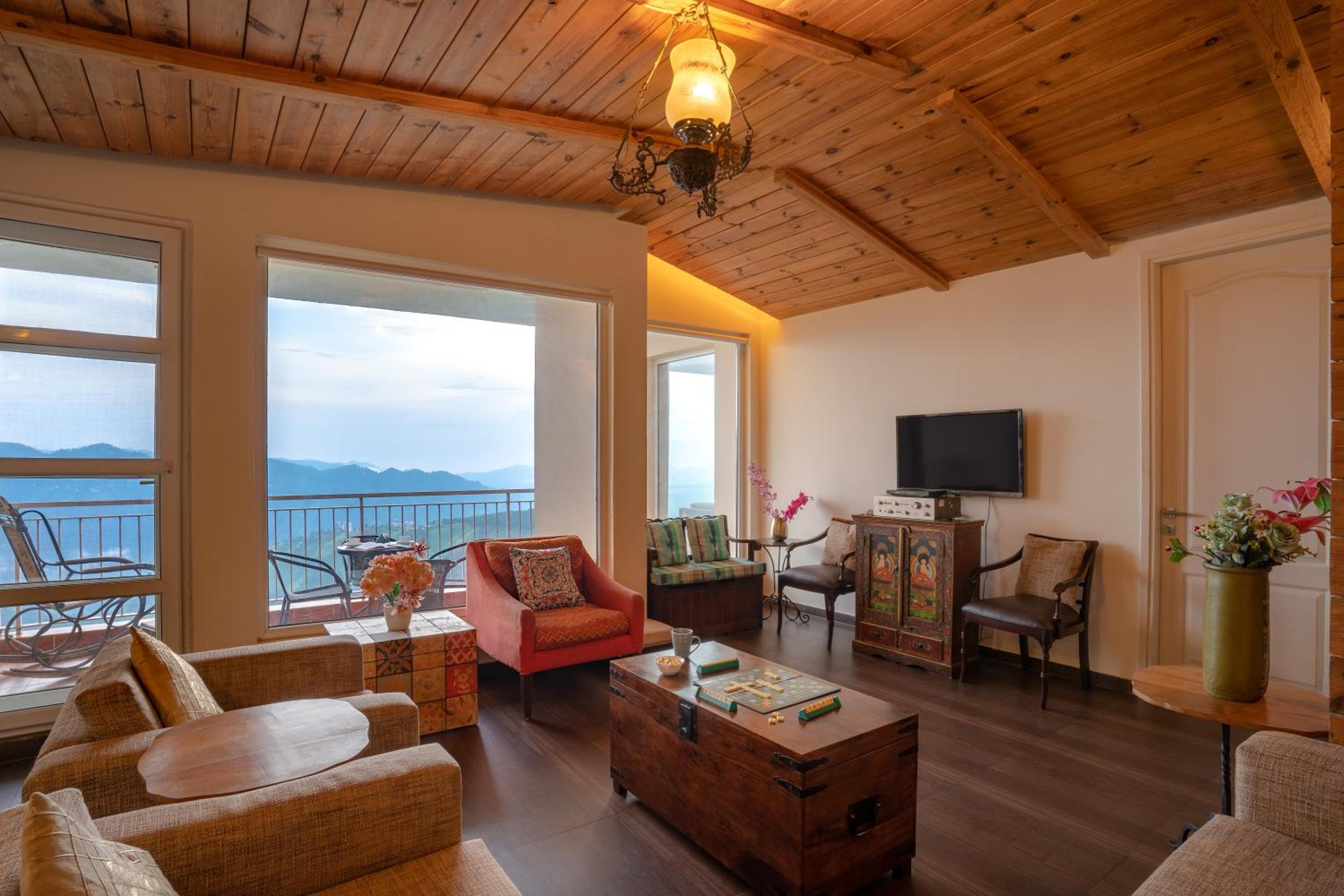 Hostie AJ's Retreat - Sunset Balcony 3BR home with Panoramic Valley Views view 3