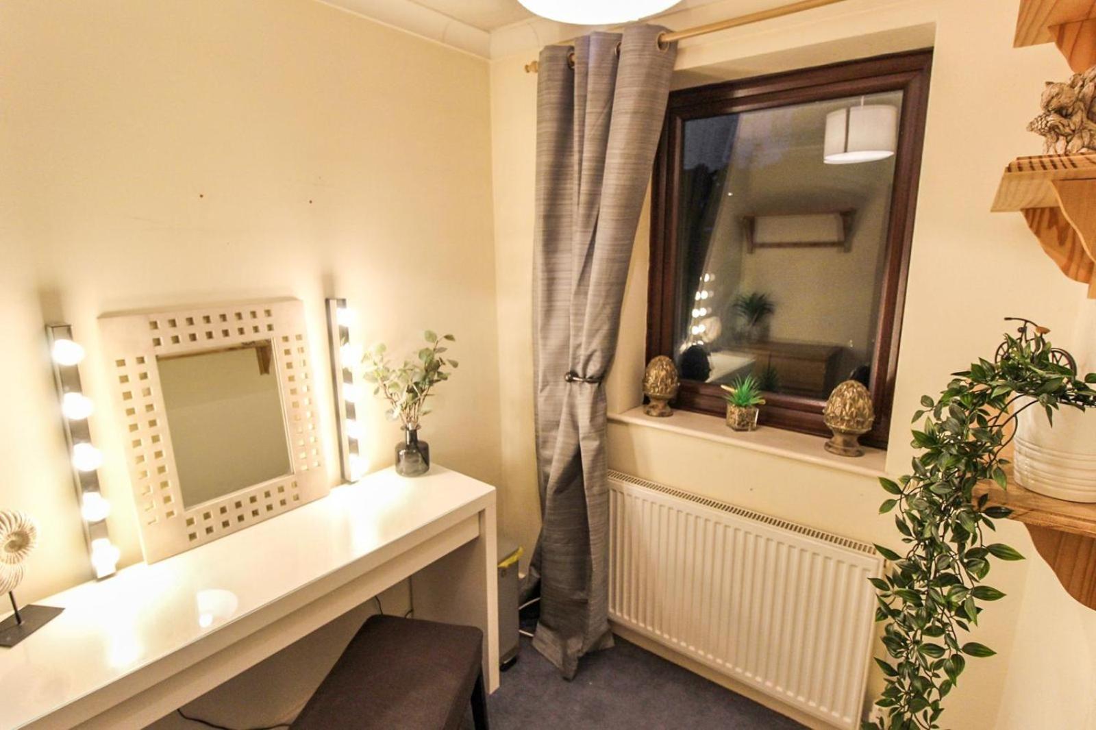 Comfortable 2 Bedroom House with Free Parking