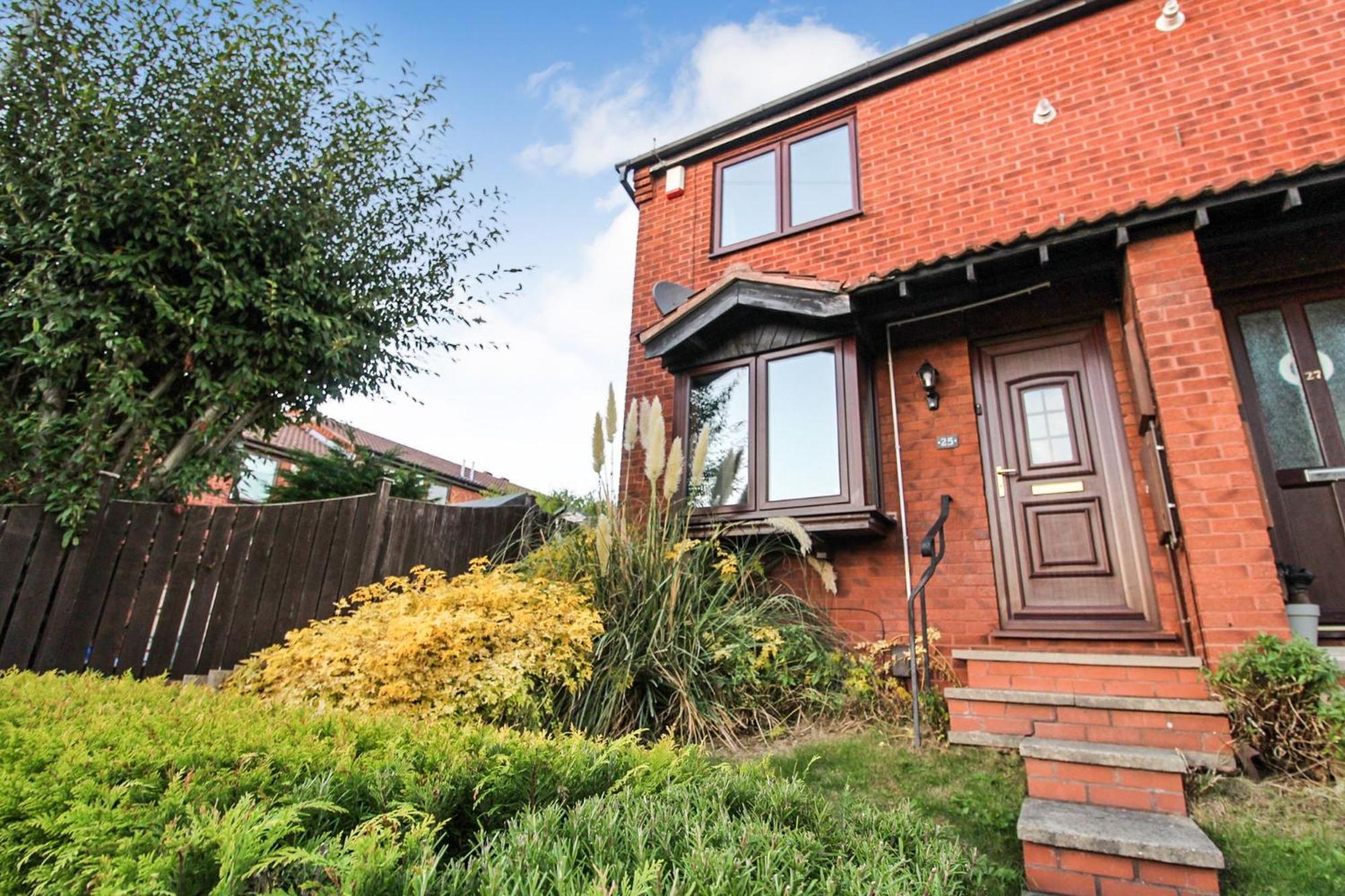 Comfortable 2 Bedroom House with Free Parking