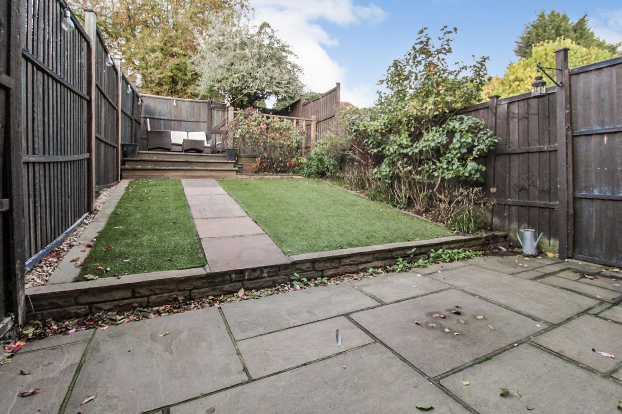 Comfortable 2 Bedroom House with Free Parking