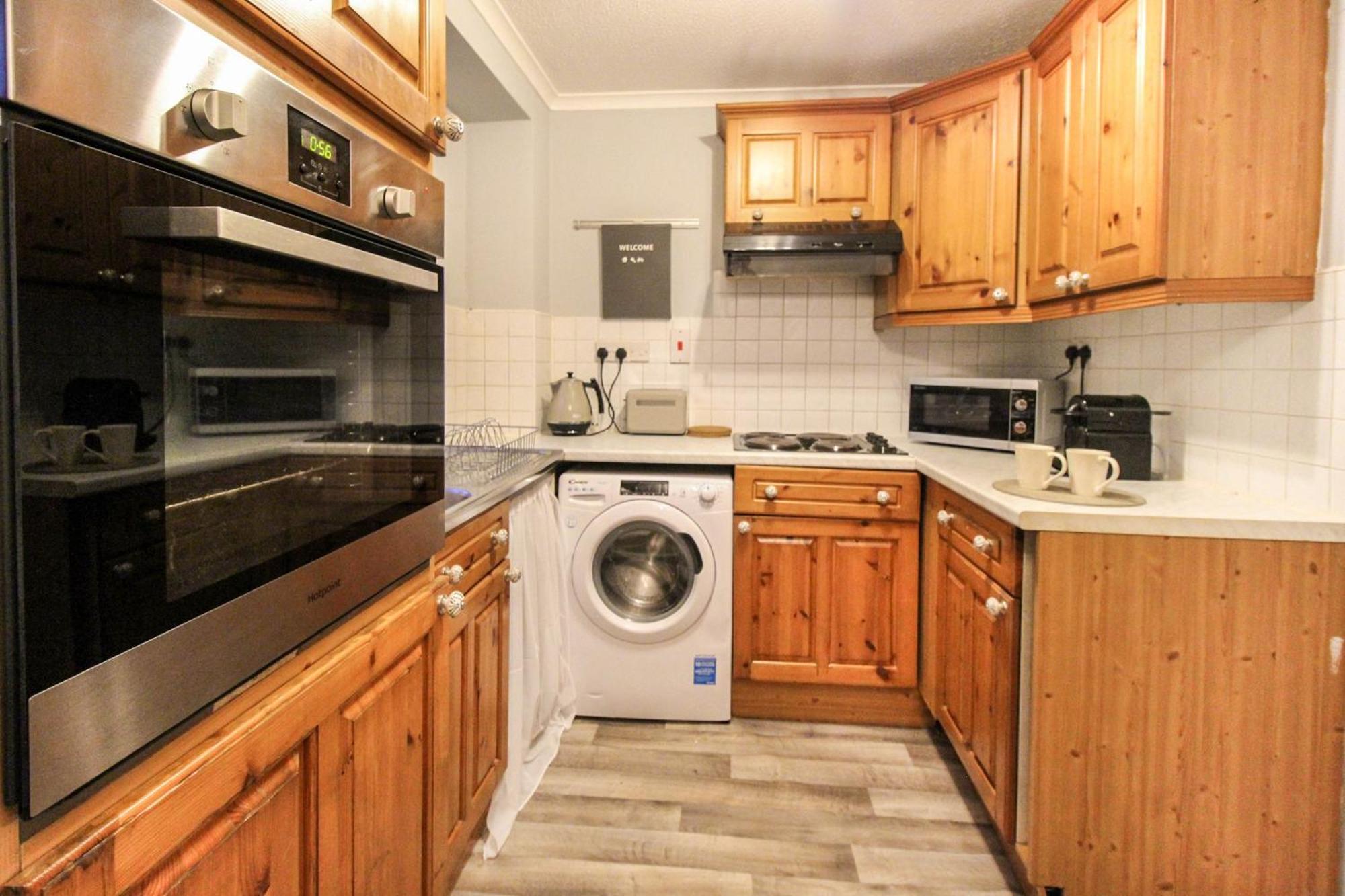 Comfortable 2 Bedroom House with Free Parking