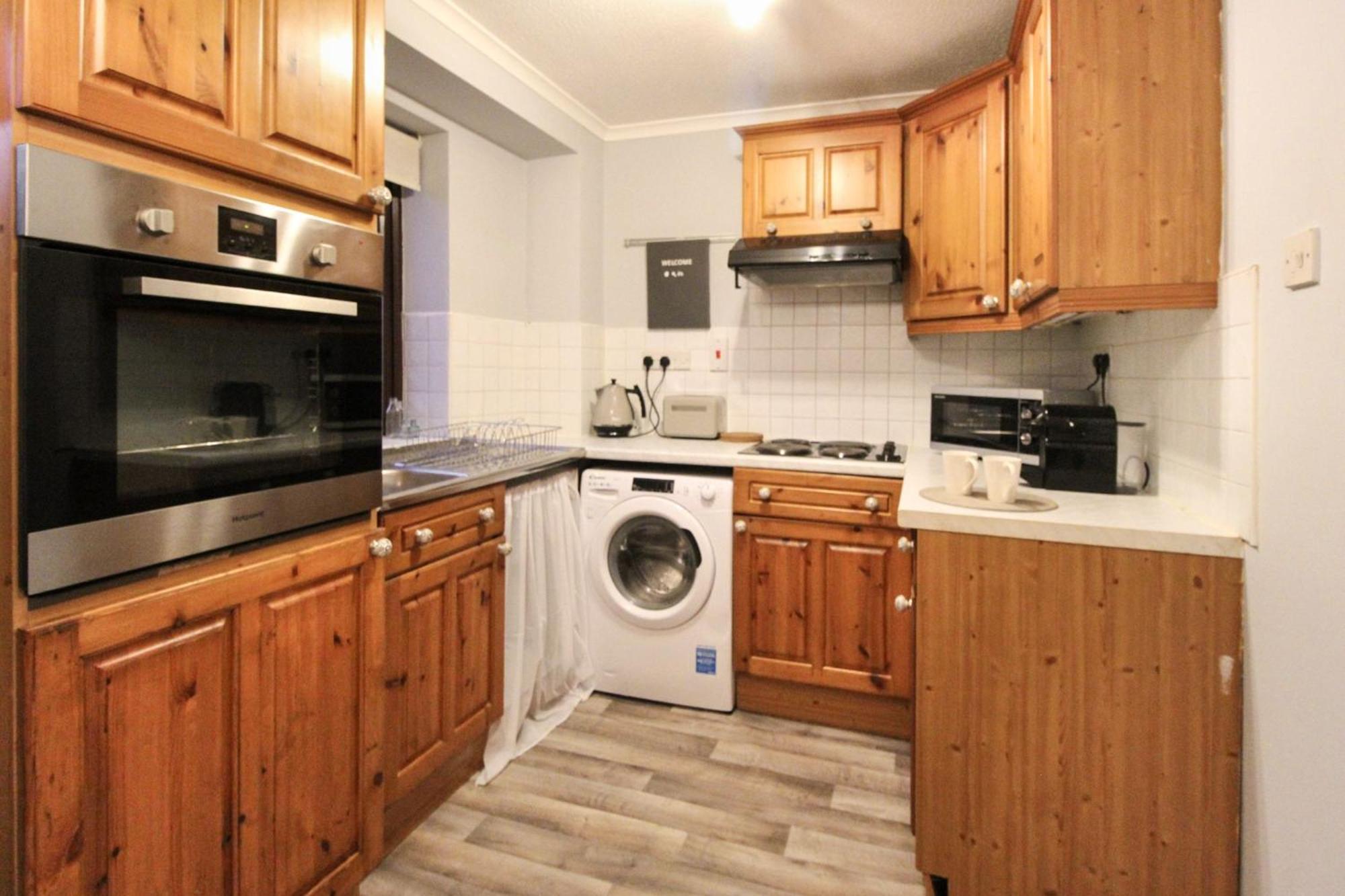 Comfortable 2 Bedroom House with Free Parking