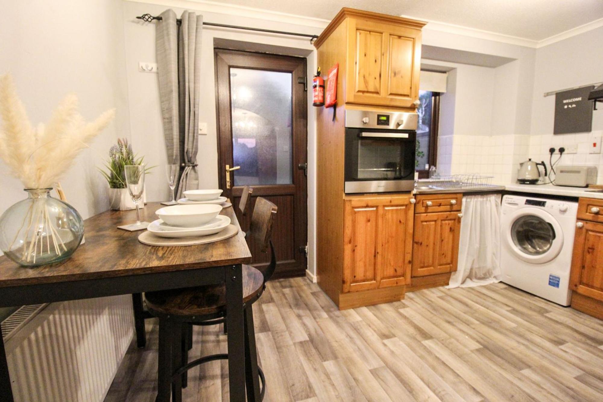 Comfortable 2 Bedroom House with Free Parking