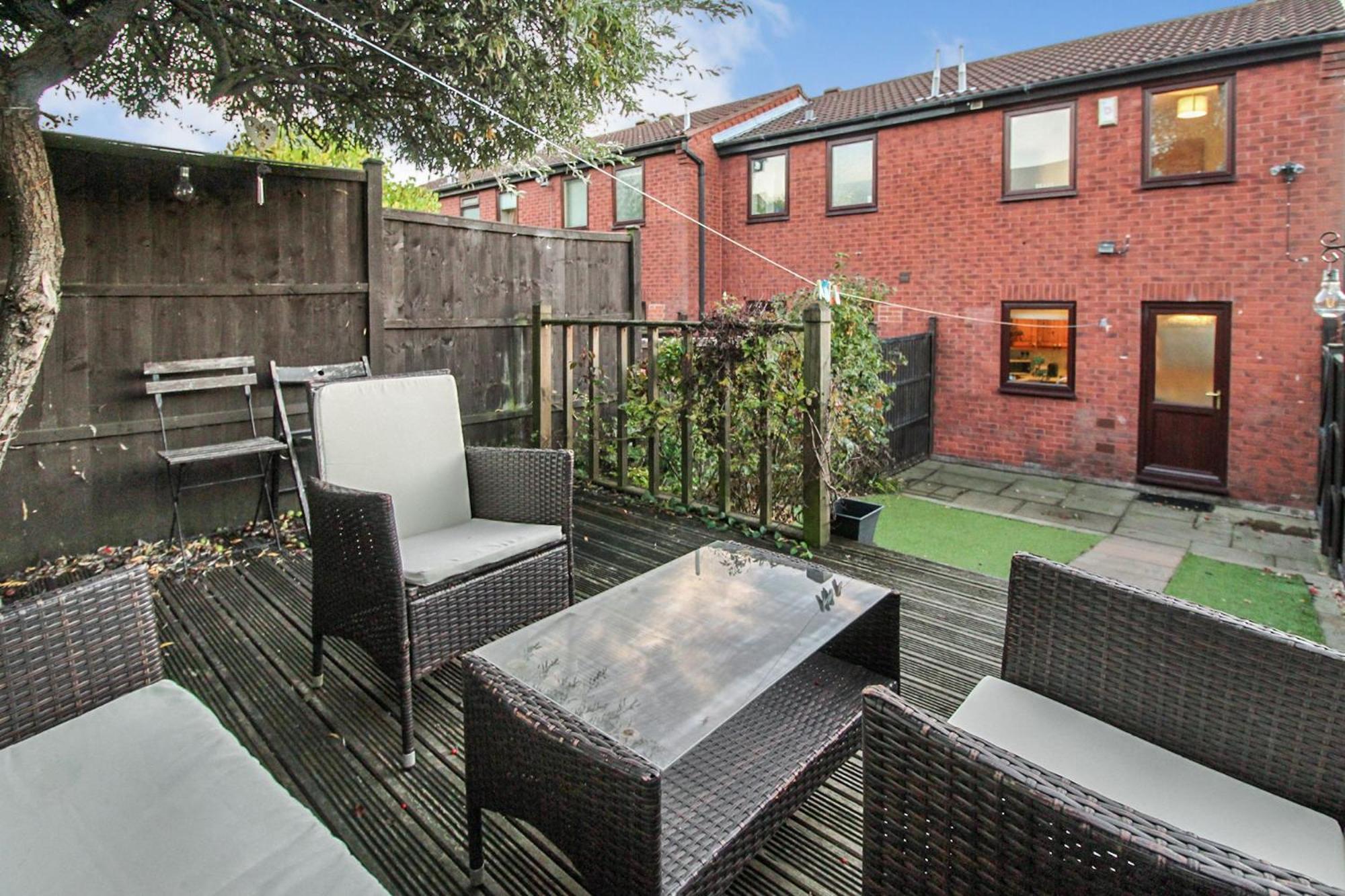 Comfortable 2 Bedroom House with Free Parking