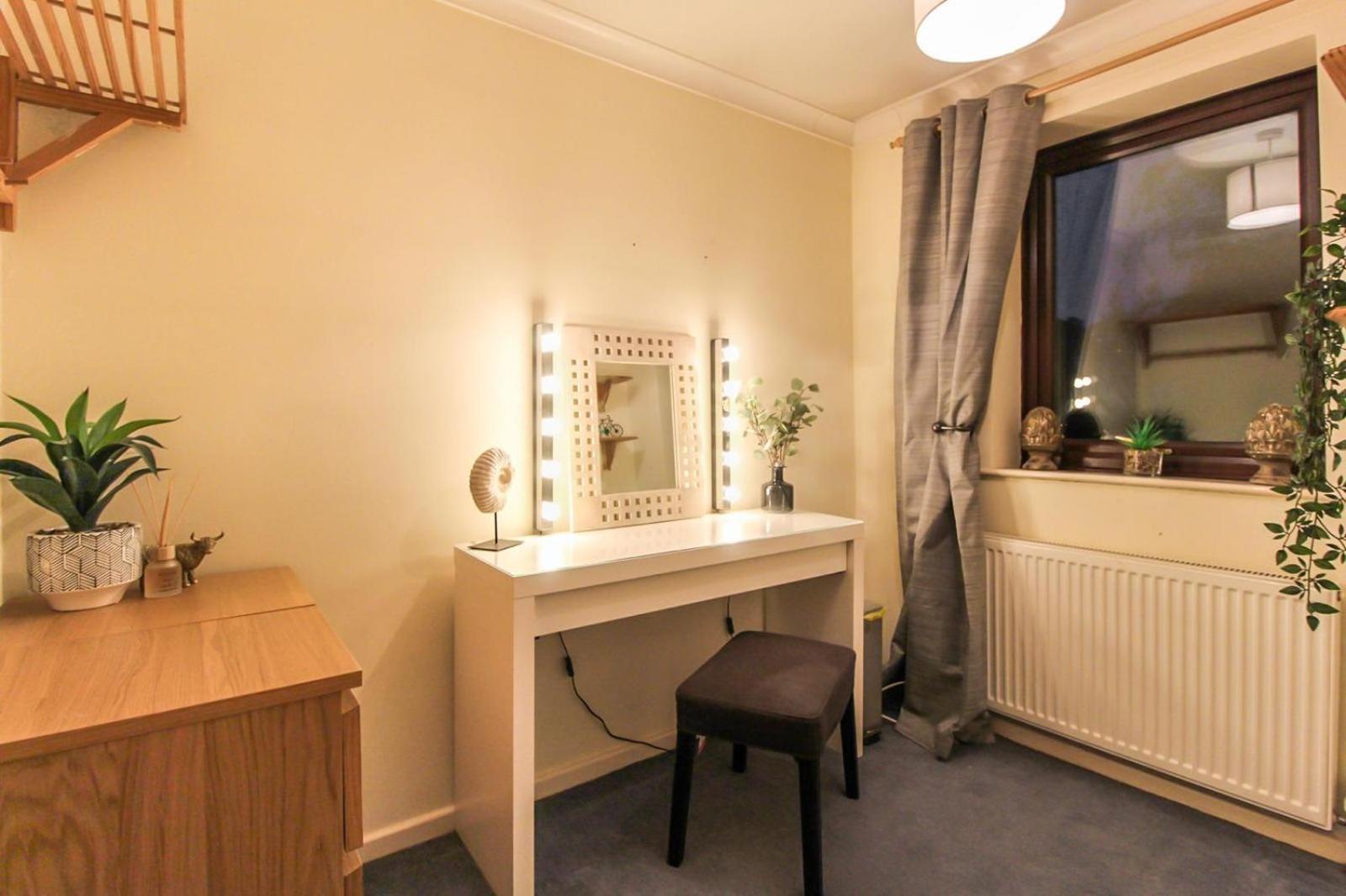 Comfortable 2 Bedroom House with Free Parking