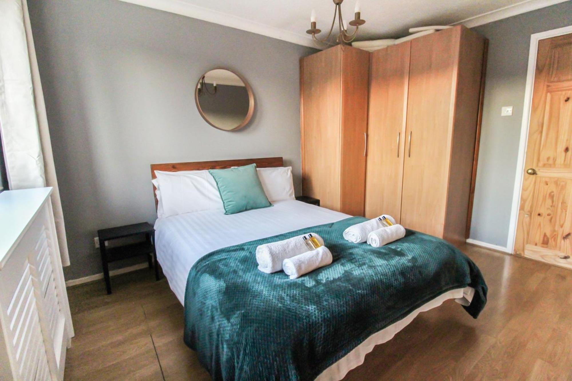 Comfortable 2 Bedroom House with Free Parking