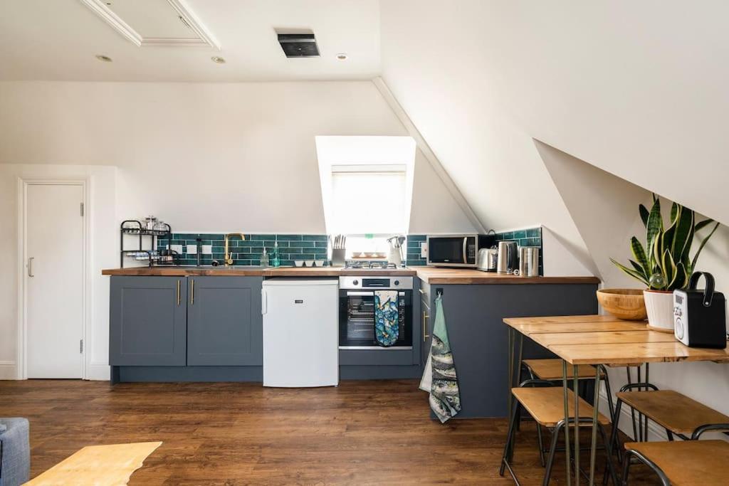 Top Floor Flat on Harbour Street with sea views view 2