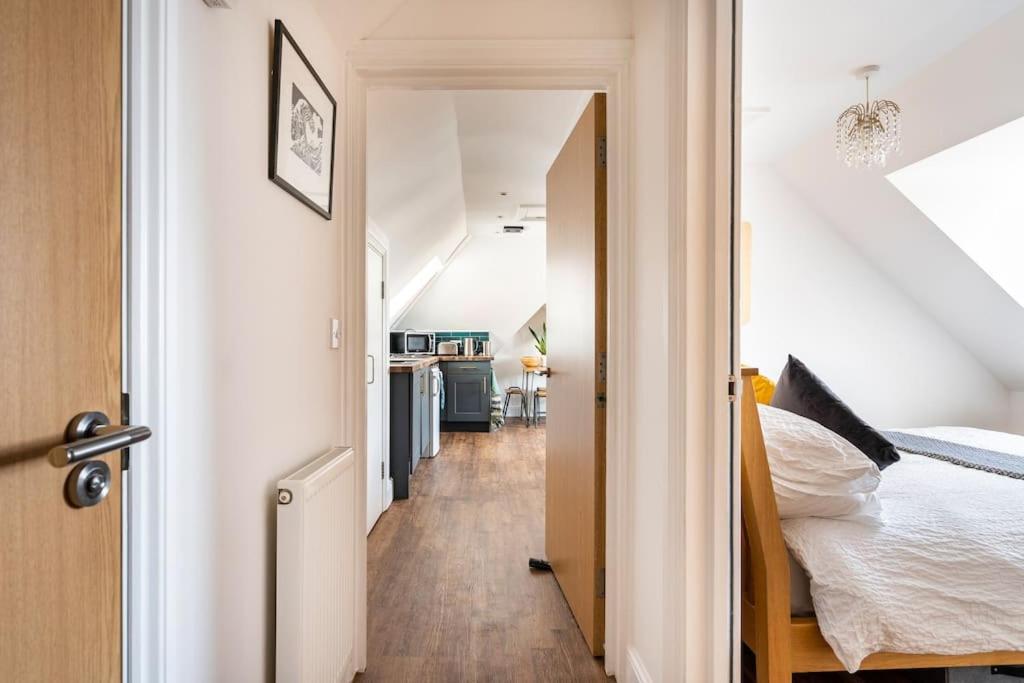 Top Floor Flat on Harbour Street with sea views view 3