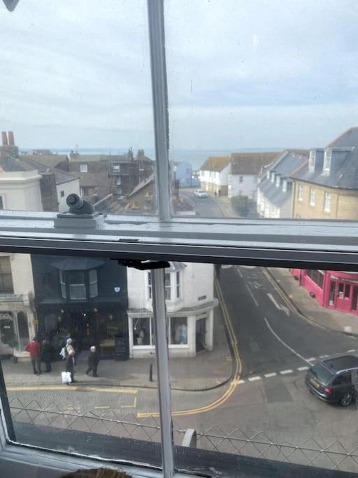 Top Floor Flat on Harbour Street with sea views view 5