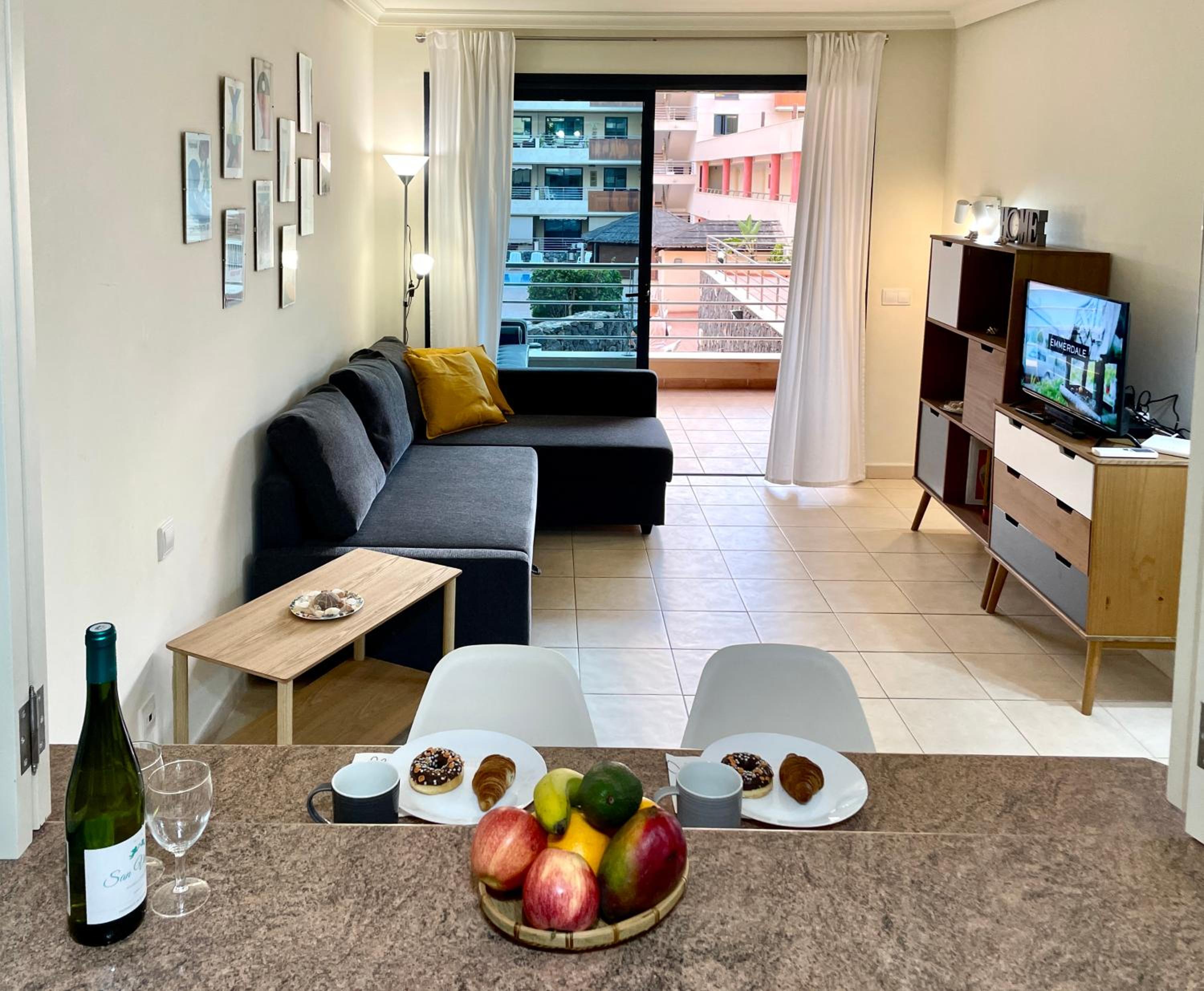 Gecko Apartment with private parking - 1 minutes from the oceanfront! view 2