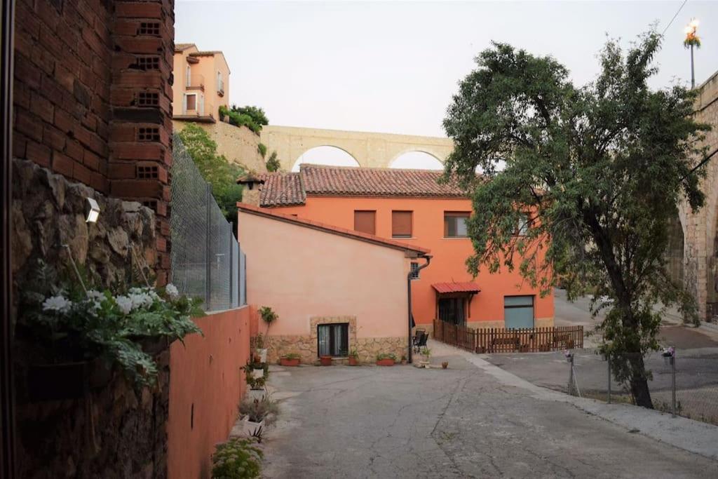 El Vinilo. Aparcamiento exterior gratuito