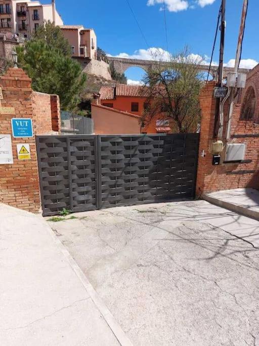 El Vinilo. Aparcamiento exterior gratuito