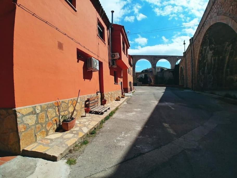 El Vinilo. Aparcamiento exterior gratuito