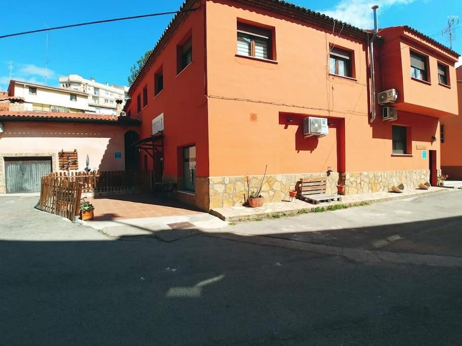 El Vinilo. Aparcamiento exterior gratuito