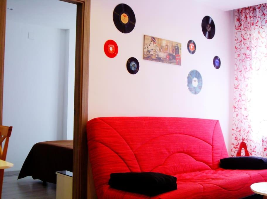 El Vinilo. Aparcamiento exterior gratuito